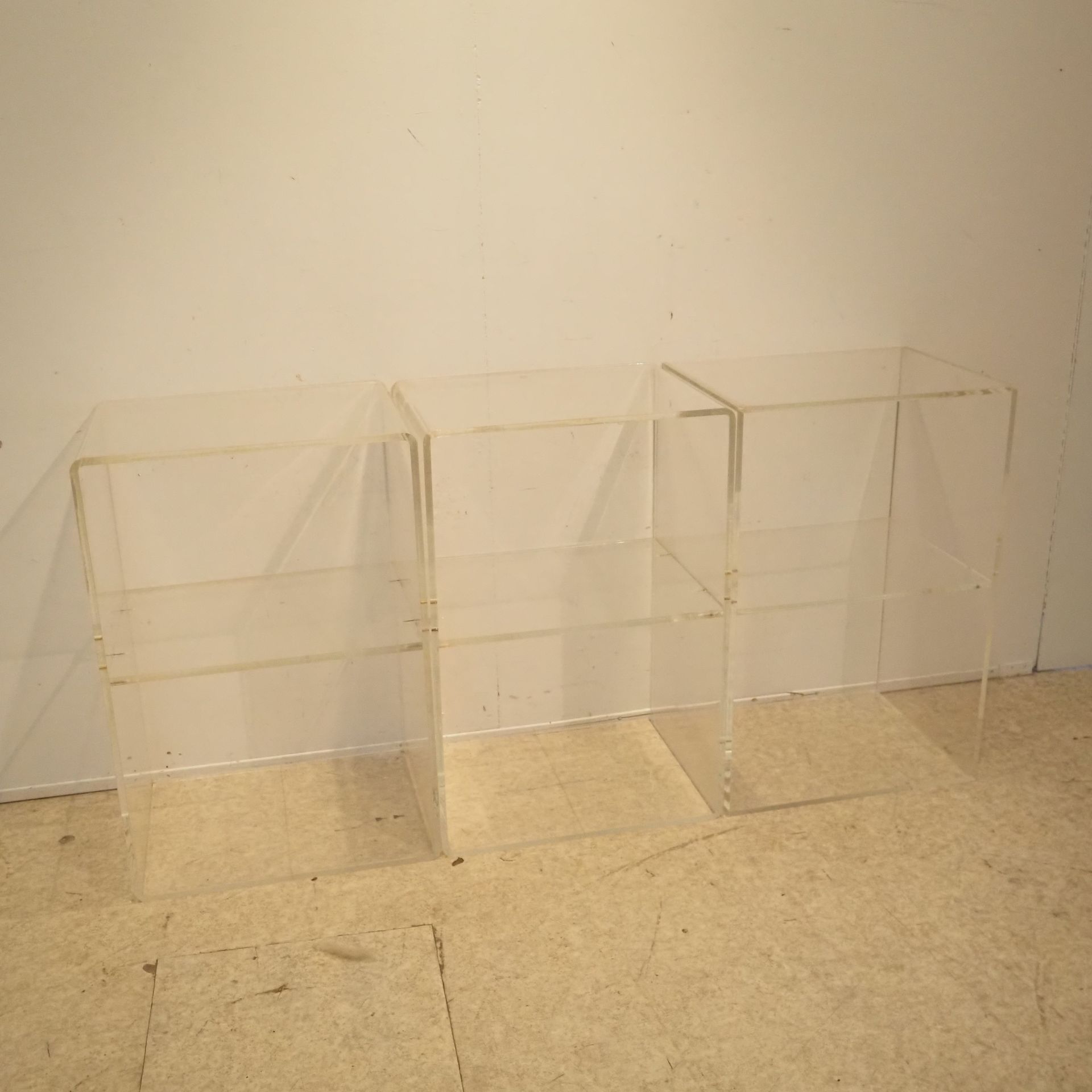 Null Roche Bobois provenance : Set of 3 bookcases circa 1970, curved plexiglass,&hellip;