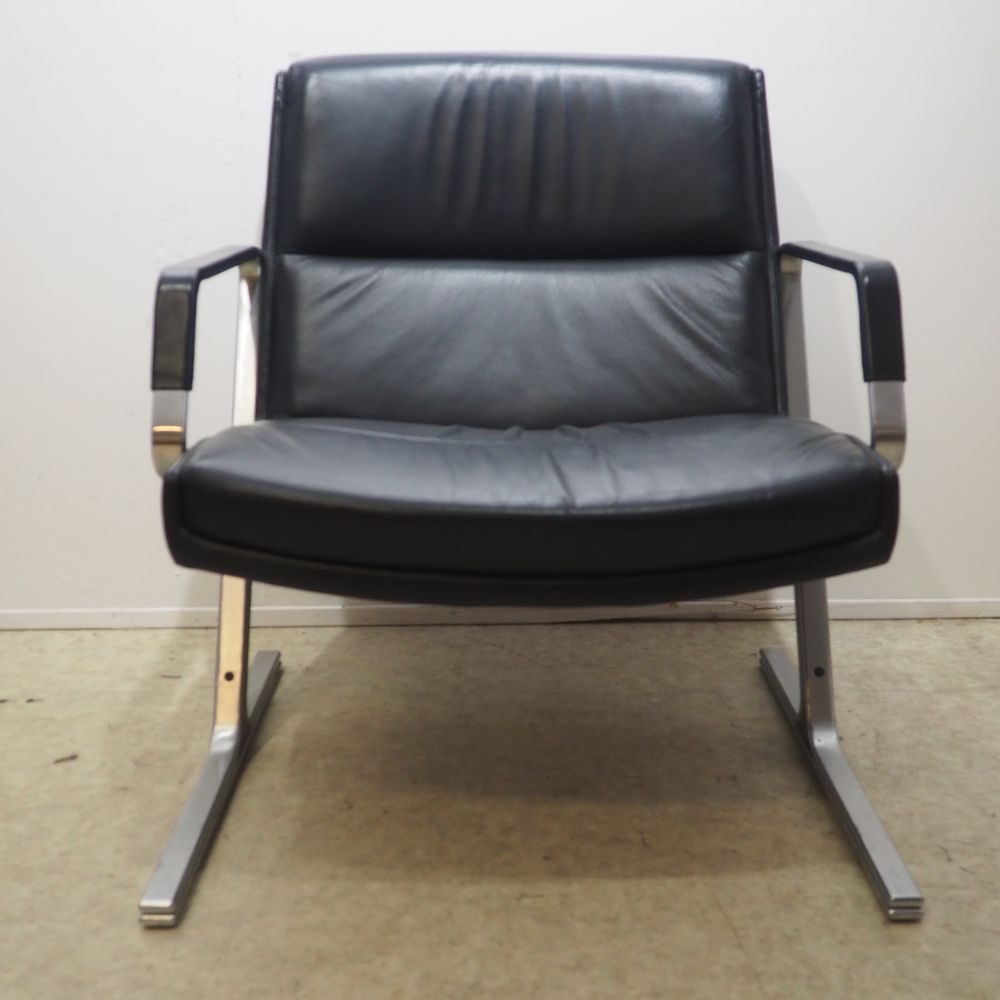 Null Fabricius Preben & Jorgen Kastholm / Walter Knoll: 扶手椅，约1960年，弯曲的镀镍扁钢框架，木质框&hellip;