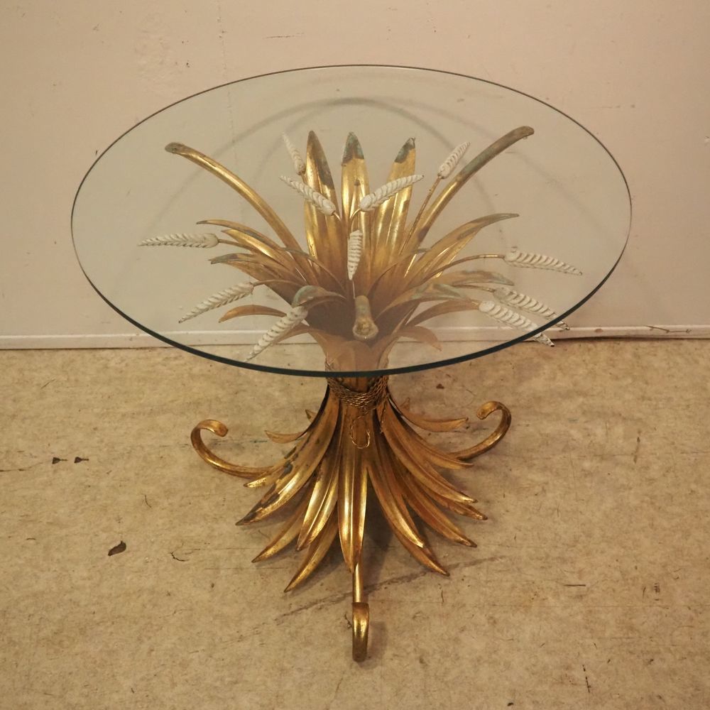 Null 可可-香奈儿风格：基座桌，透明玻璃圆形桌面，放置在镀金和白漆锻铁的三脚架底座上，形成一个麦穗，（氧化），直径：60，高：52厘米