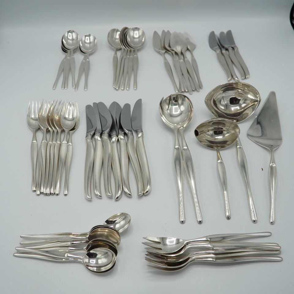 Null Tapio Wirkkala (1915-1985) / Christofle: 镀银晚餐服务，"Duo "模型，60件，包括5件餐具（8把叉子，7把&hellip;