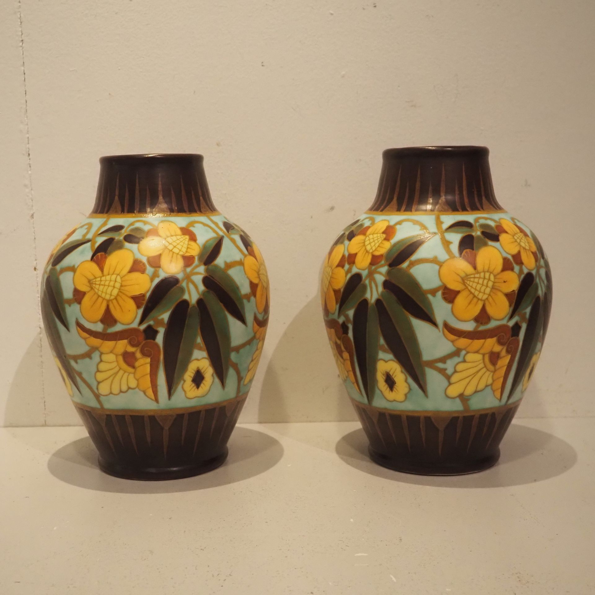 Null 查尔斯-卡托(1880-1966)署名/Keramis：一对装饰艺术花瓶，柱形，909号花卉装饰D1847，高：31，直径：22厘米