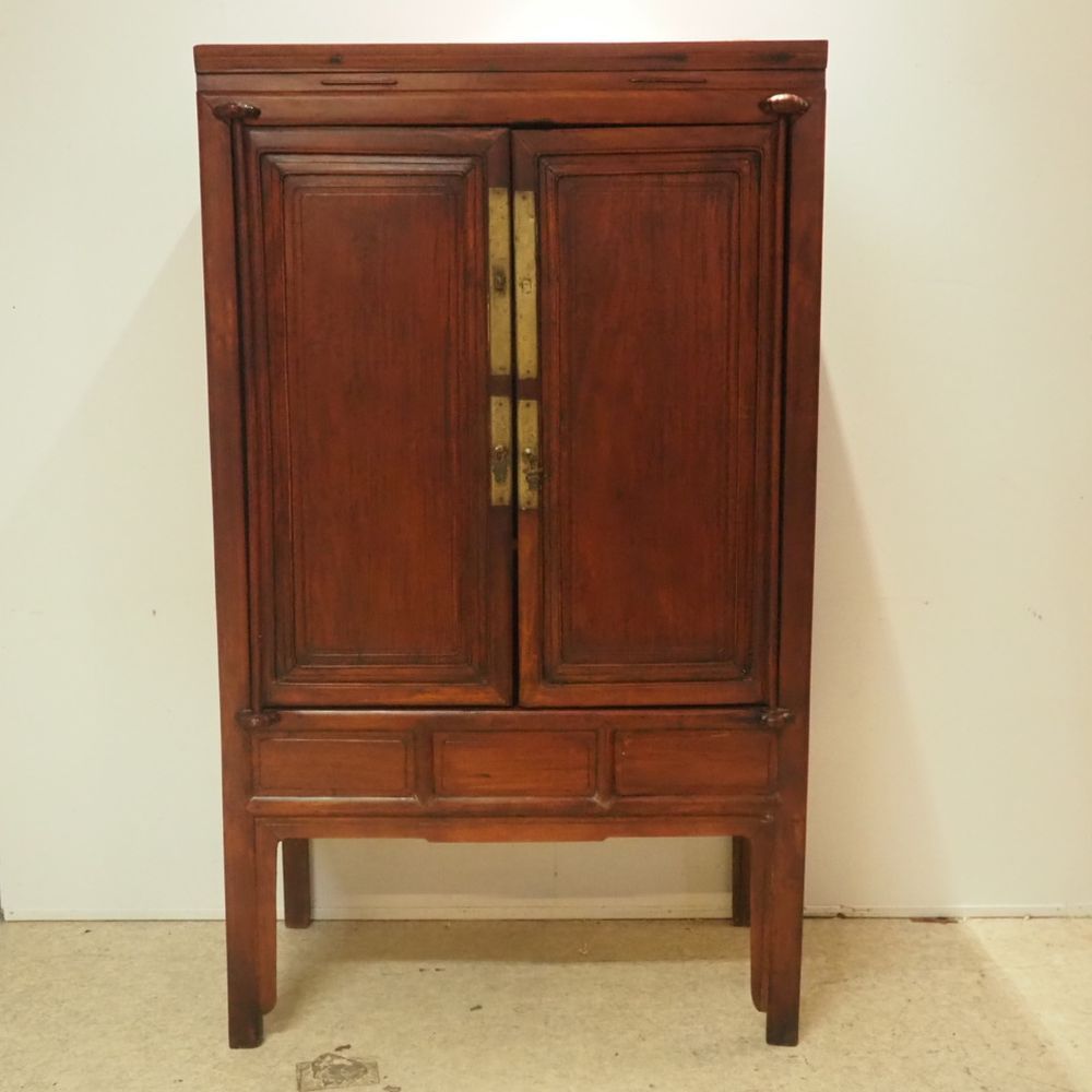 Null Chinese Qing cabinet (1644-1912): Solid Chinese redwood cedar body, 2 doors&hellip;