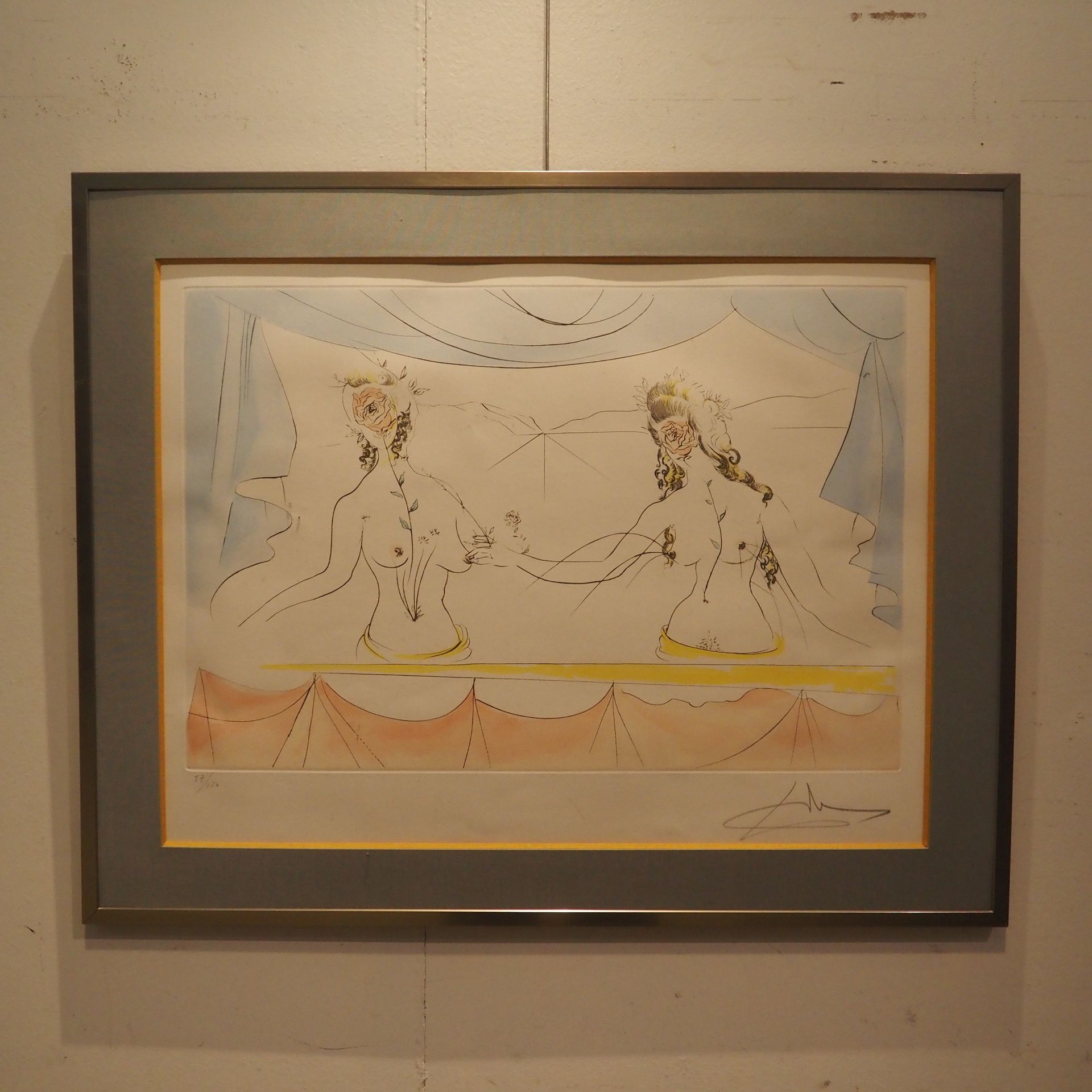 Null Dalí Salvador (1904-1989) : Aguatinta, pareja de mujeres, firmado en el mar&hellip;