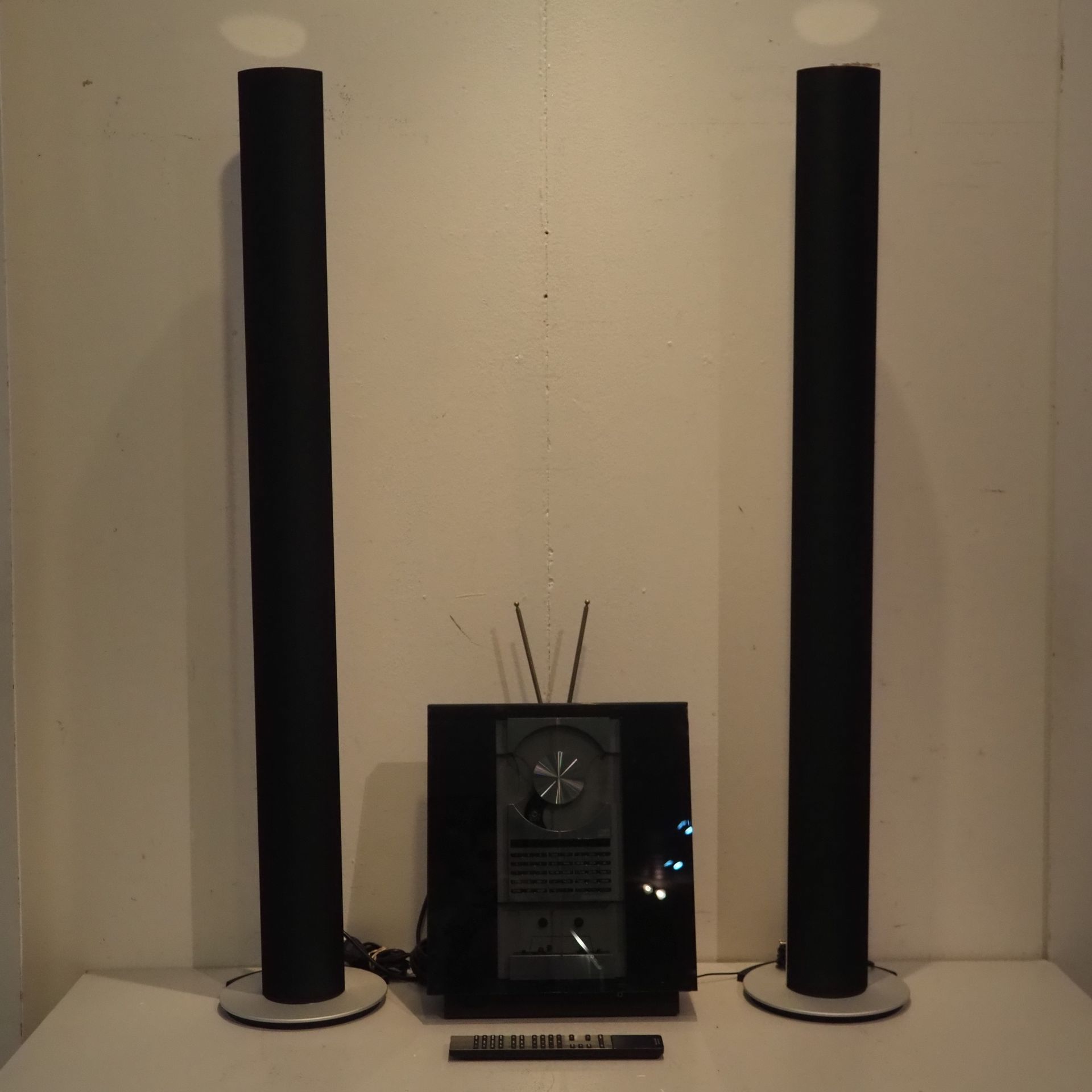 Null Bang & Olufsen：高保真组合：调谐器、CD和Dek7，型号为BO System 2500+一对Beolab 6000扬声器，带遥控器，高：&hellip;