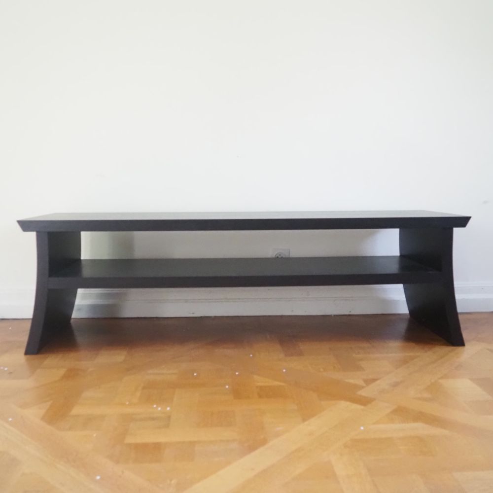 Null Eyeland-Studio : 日式风格的长凳/桌子，带支架，胶合层压木和深色水曲柳饰面，高：45，宽：150，深：45厘米
