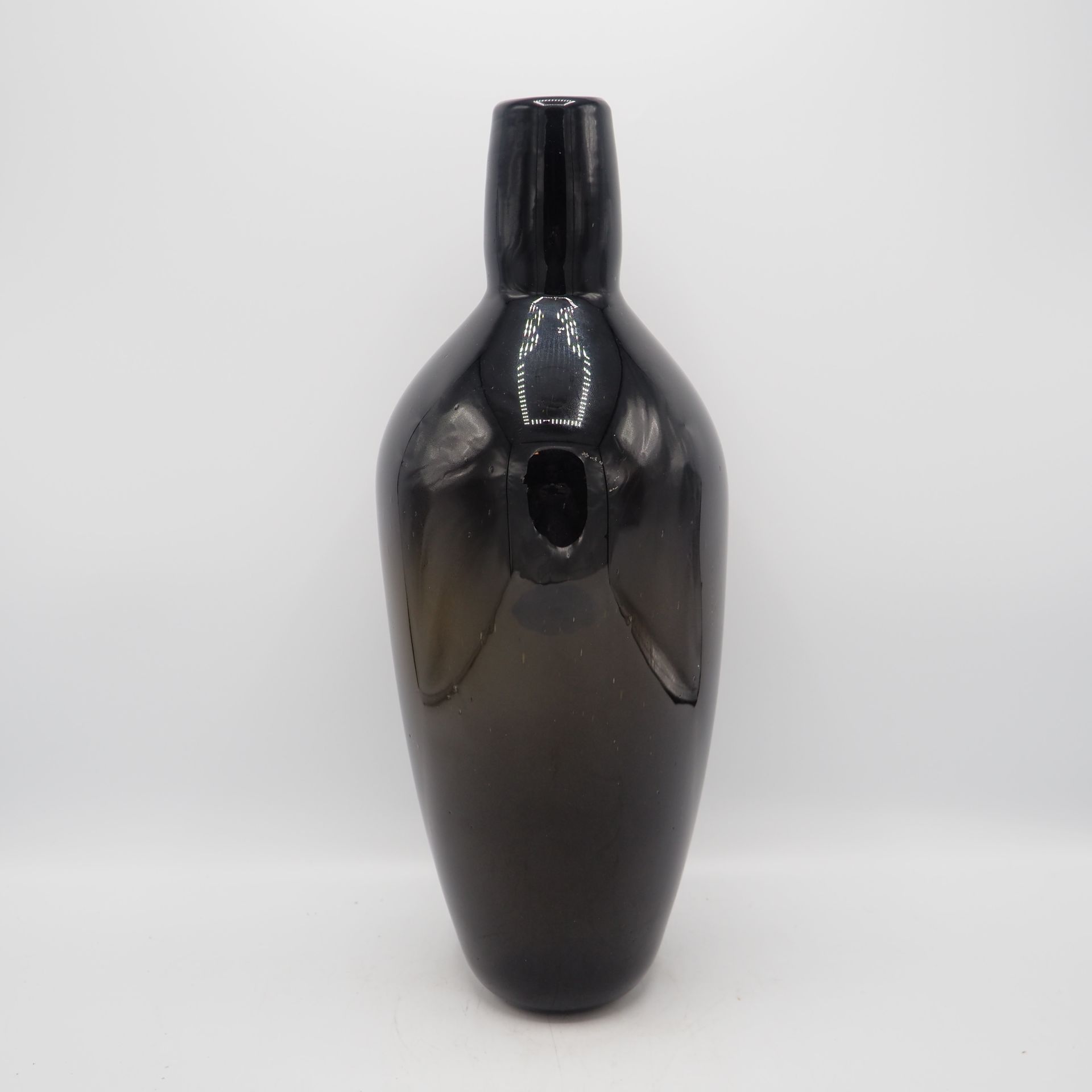 Null Copy Andries D. (1901-1991) / Leerdam Unica: 瓶形花瓶，约1940年，棕色口吹玻璃，在底座下的点上签名，编&hellip;