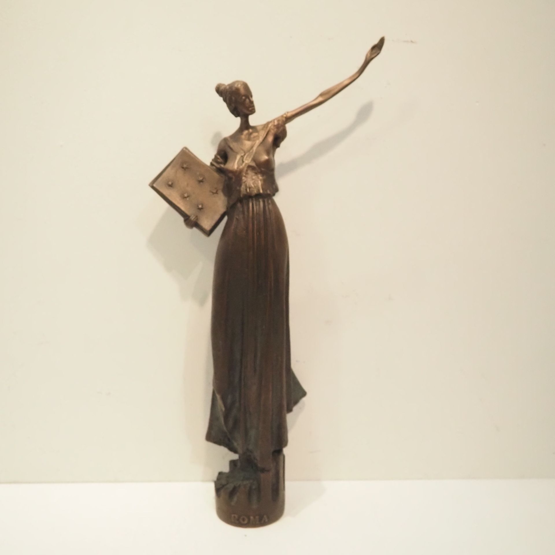 Null Domanski Wieslaw (1957): 原创雕塑，约2000年，象征性风格，信使 "罗马"，青铜，带有奖章铜锈，露台上有浮雕标记，签名和编号&hellip;