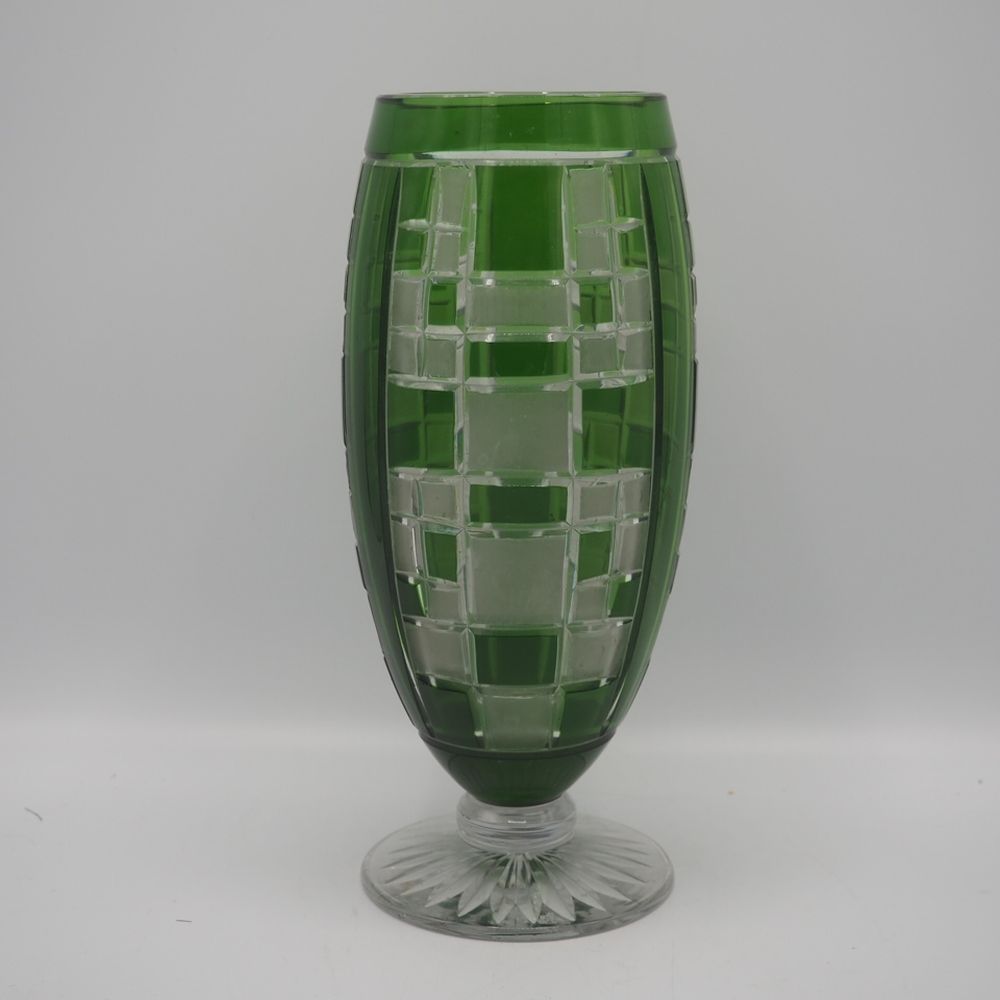 Null 波西米亚：装饰艺术卵形花瓶，棋盘格图案，口吹玻璃，绿色，高：25.2，直径：11.2厘米