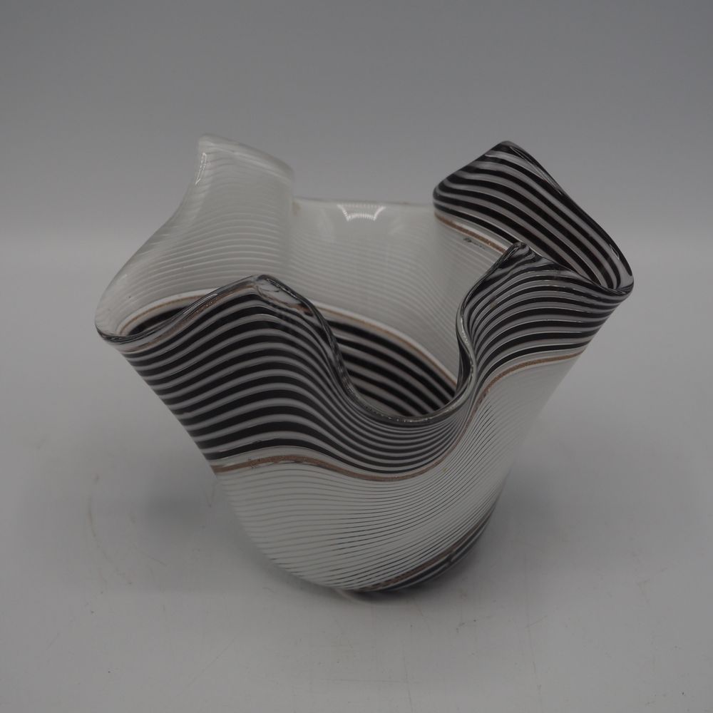 Null Dino Martens : Vase um 1950, Modell Fazoletto, mundgeblasenes Glas mit schw&hellip;
