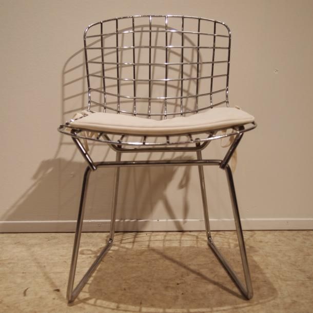 Bertoia Harry Bertoia Harry (1915-1978) : Chaise enfant, modèle Whire, dessiné e&hellip;