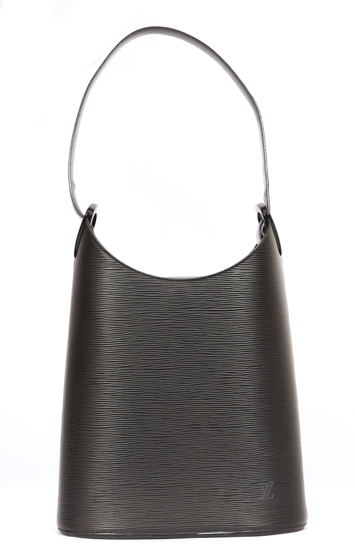 Null Louis Vuitton

Bolso de cuero negro con un asa

Condición de uso

Dimension&hellip;