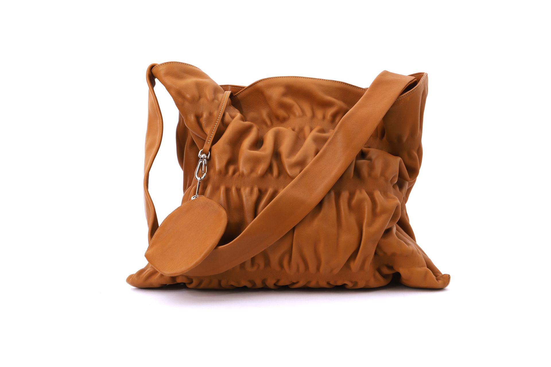 Null Lupo

Bolso de cuero camel con un asa.

Monedero a juego

Fabricado en Espa&hellip;