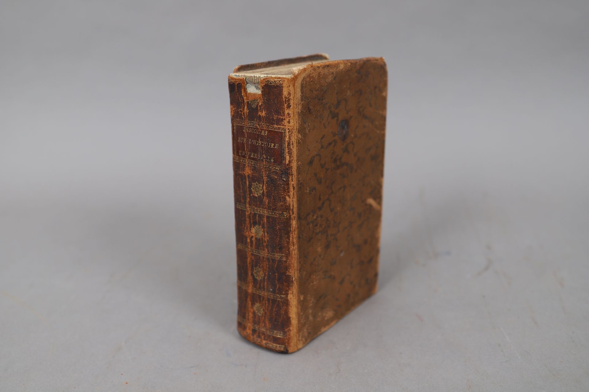 Null BOSSUET - DISCOURS sur l'HISTOIRE UNIVERSELLE.

Edition of 1794, 

Bound in&hellip;