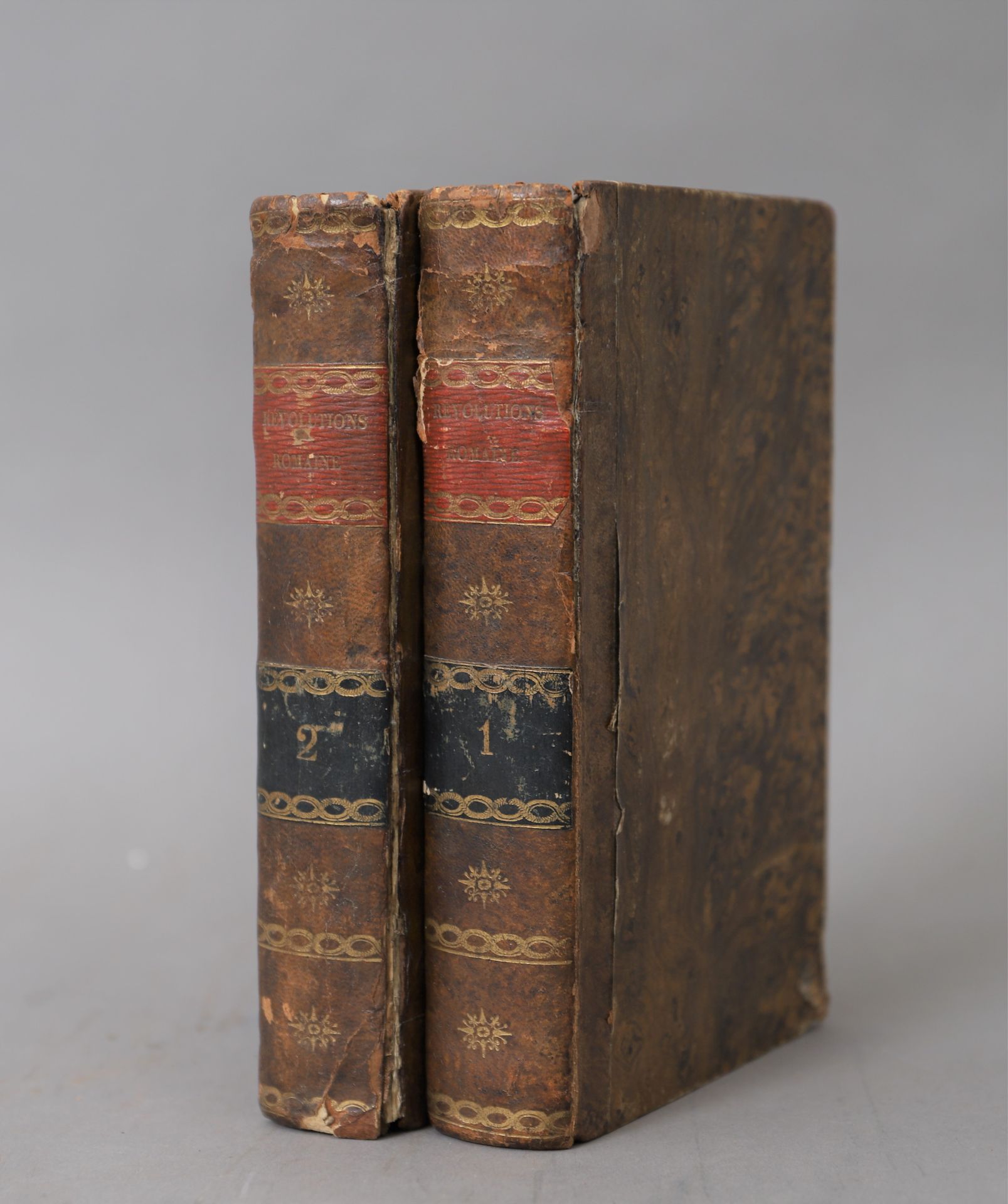Null STORIA delle RIVOLUZIONI ROMANE

1810

2 volumi rilegati.