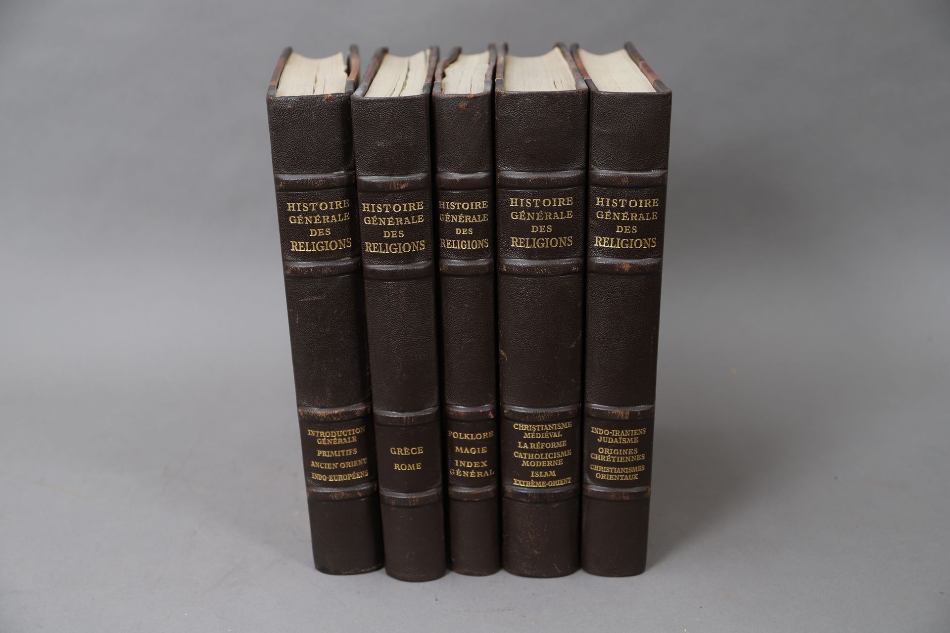 Null 宗教通史，包括一卷民间传说和魔术

1948,

5册合订本。