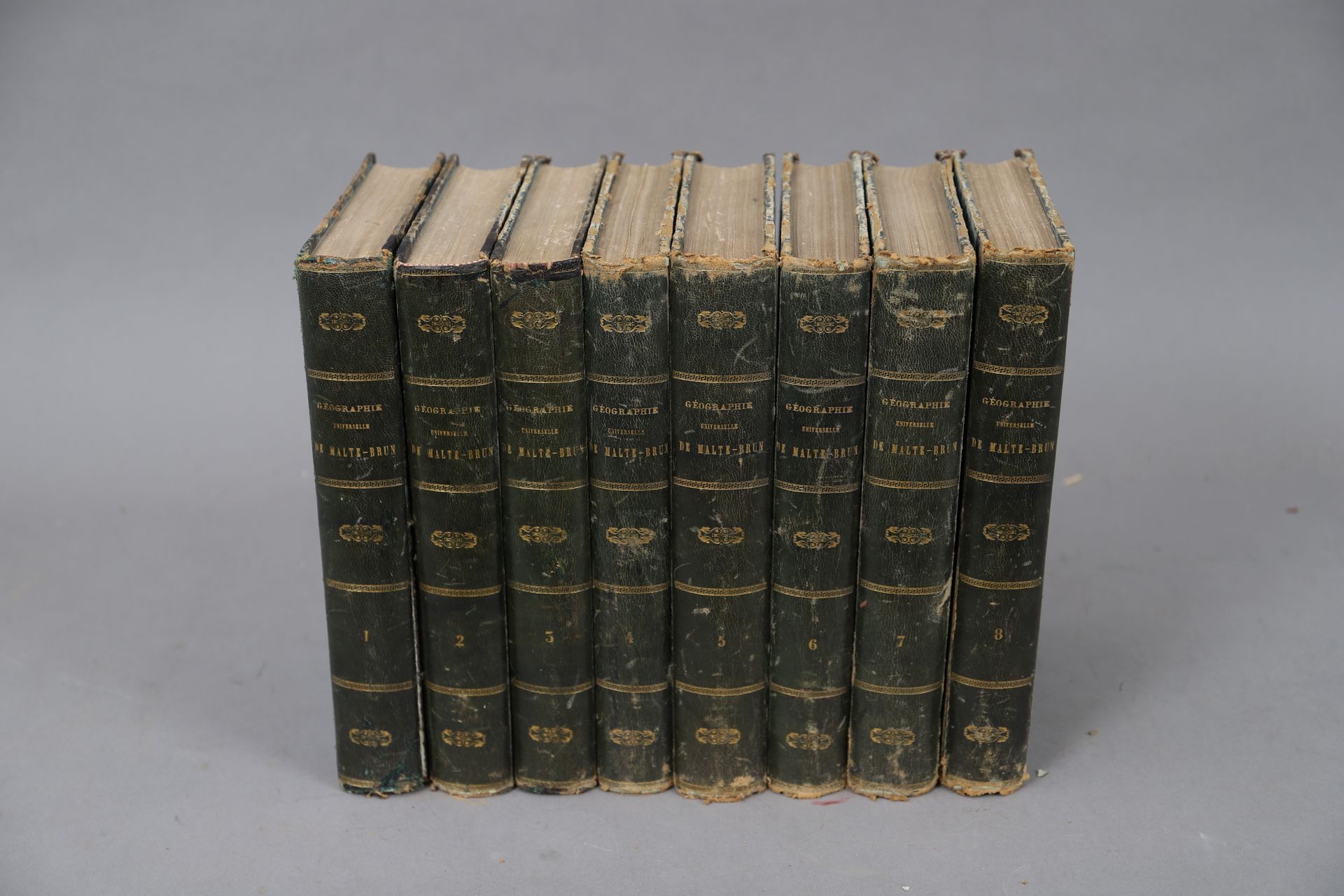 Null MALTE-BRUN的《通用地理学》（UNIVERSAL GEOGRAPHY）。

1864年，巴黎。

8册合订本。