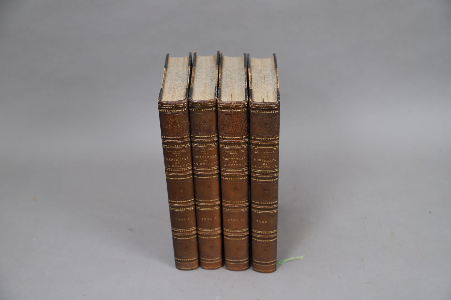 Null FIGUIER - LAS MARAVILLAS DE LA CIENCIA.

4 volúmenes encuadernados. (1870).