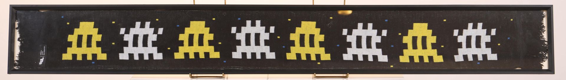 Null INVANDER围巾（1969年出生），与VINA合作

在羊毛中，玻璃下的框架

尺寸：高：20,5；宽：159厘米