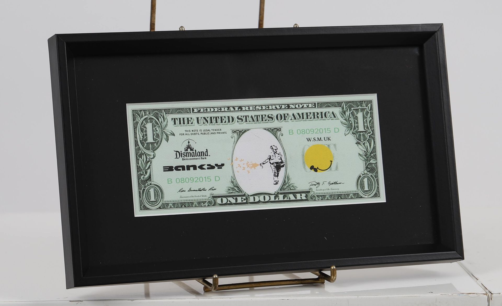 Null 班克斯（后）

有框的美国1美元纸币

丝网印刷在画布上，玻璃下有框架。

带框架的尺寸：高：19；宽：32厘米