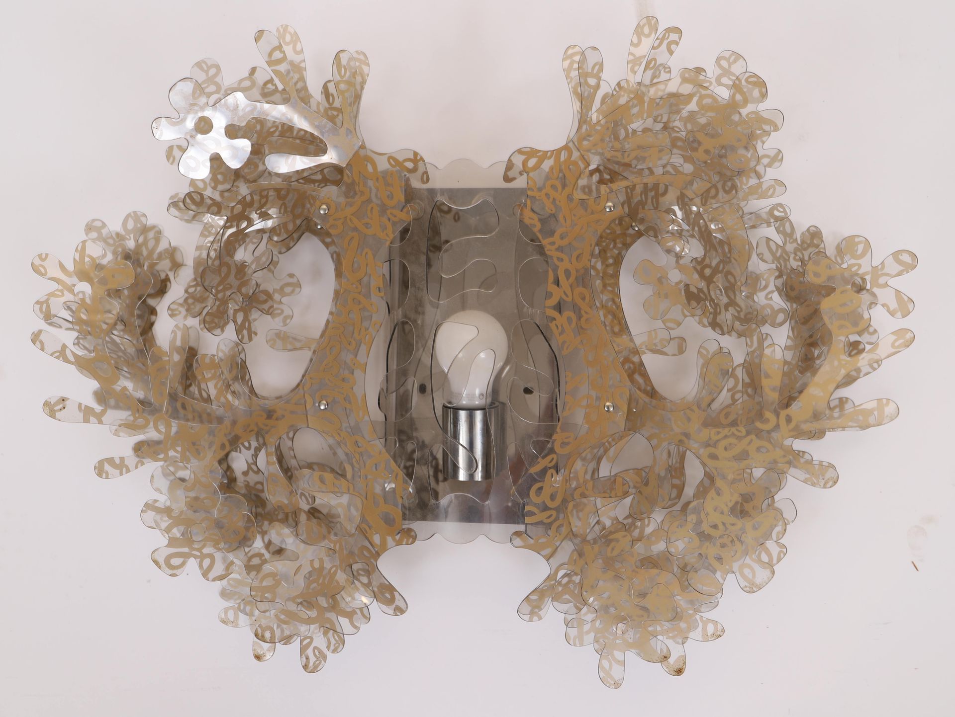Null Lampada da parete decorativa

Realizzato in morbida plastica trasparente co&hellip;