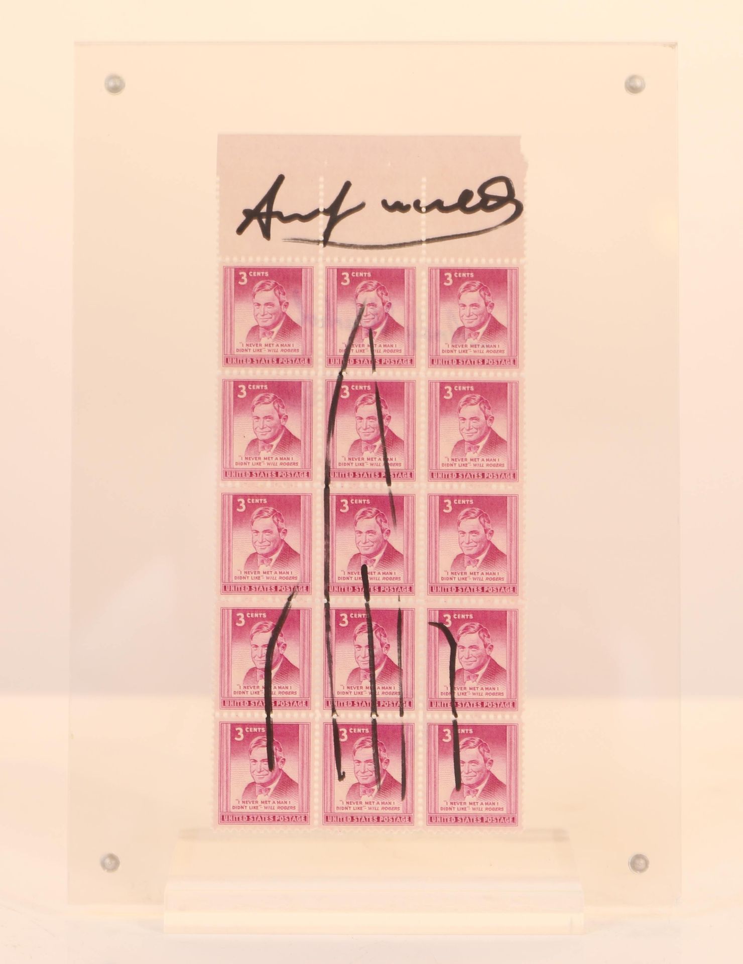 Null Andy WARHOL (1928-1987) Attr.

美国邮票片，有一个毡尖签名，提到 "安迪-沃霍尔"。

有机玻璃支架

尺寸：高：21；&hellip;