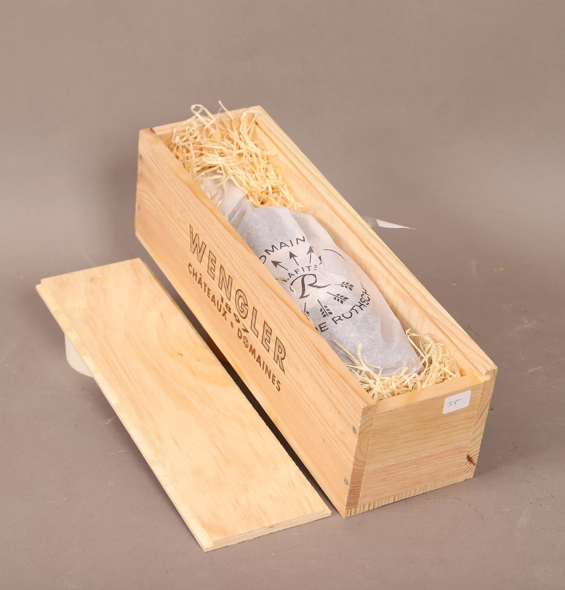 Null 拉菲古堡 (x1)

波亚克

2016

在它的丝绸纸上

木盒 - Wengler礼品盒

0,75L