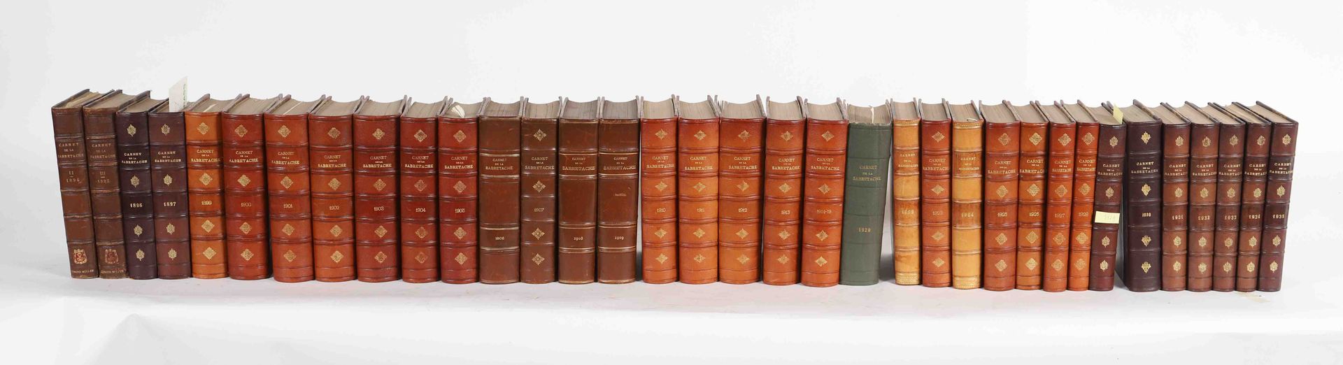 Null "Sabretache笔记本

回顾性的军事期刊

收集了29卷，不同的装订方式，从1894年（1893年丢失）到1935年

皮革装订

1929年&hellip;