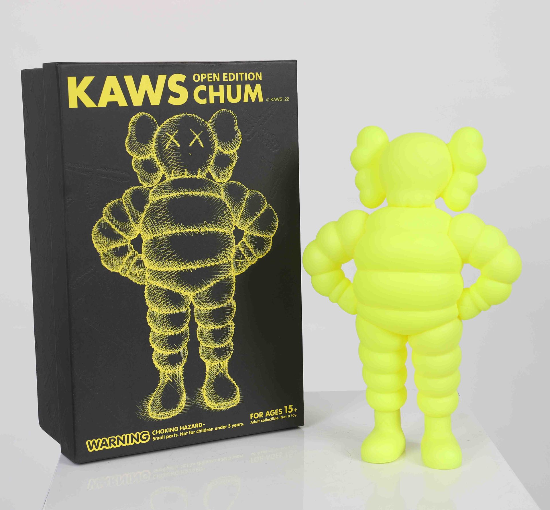 Null KAWS Chum Yellow 
开放版CHUM - Medicom玩具公司 
盒子里 
尺寸：高：29；宽：19厘米
