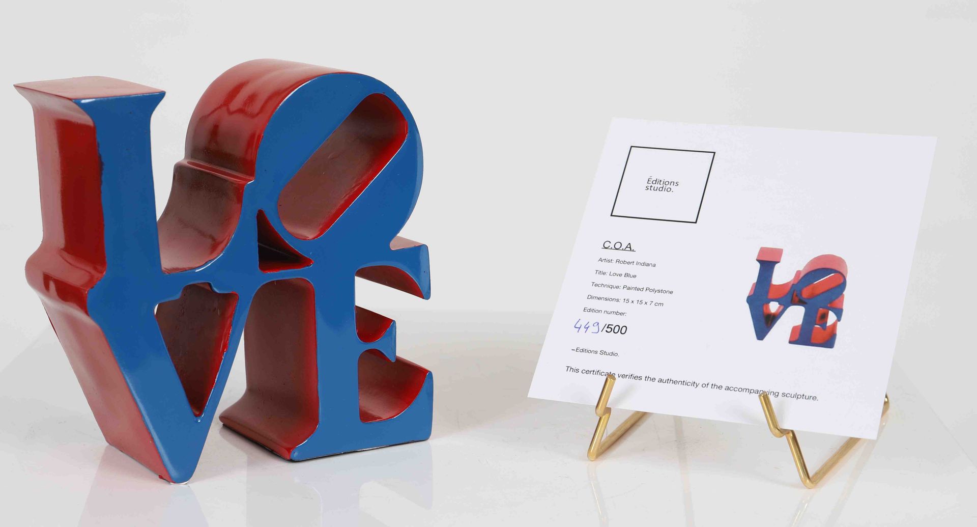 Null After Robert Indiana - "LOVE 
Red & Blue sculpture in resin 
In its box 
Ce&hellip;