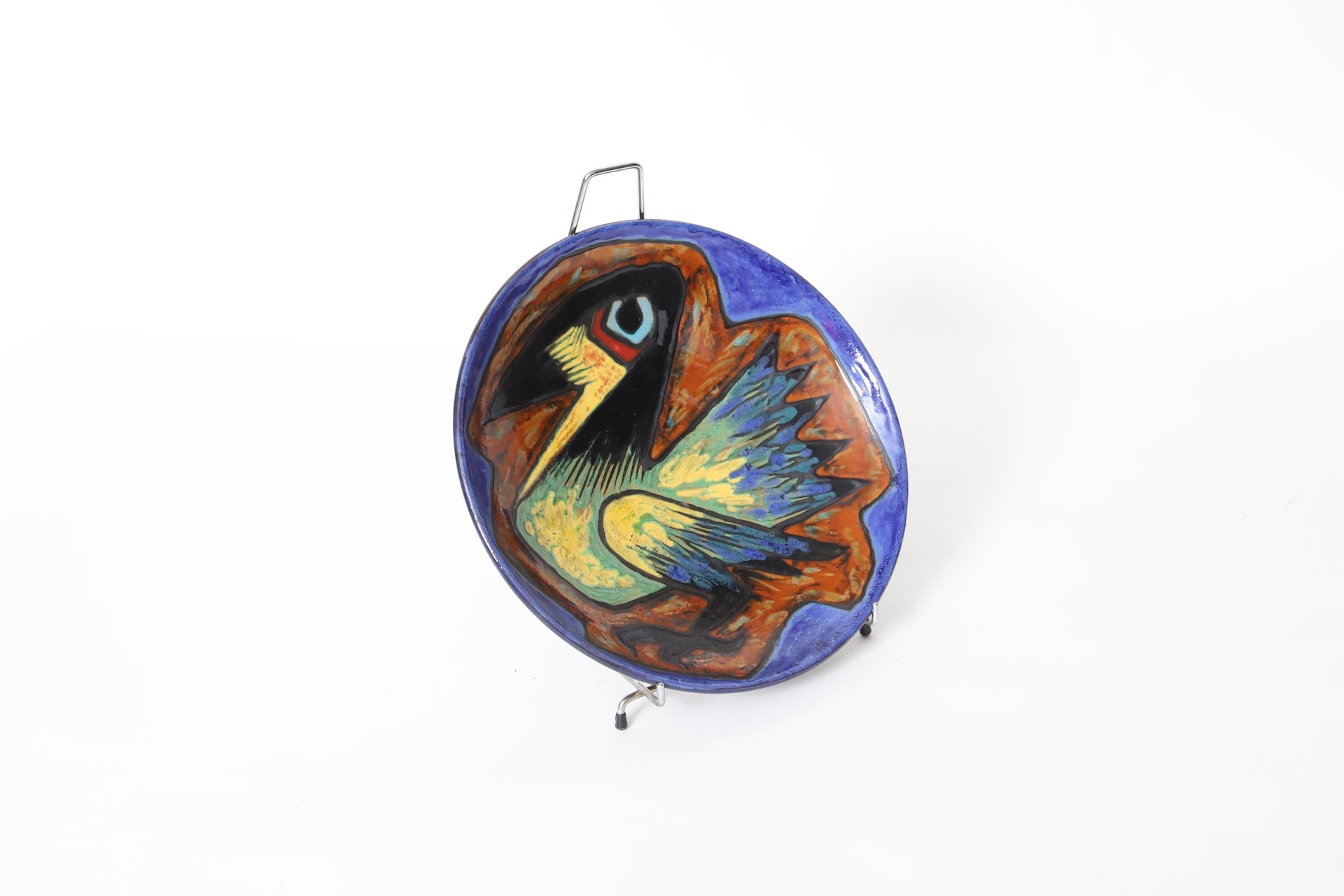 Null Piatto in ceramica smaltata con decorazione di uccelli 
Timbro sotto la bas&hellip;