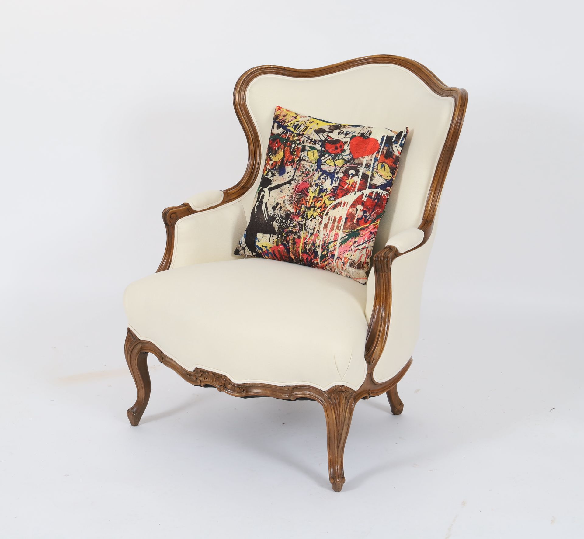 Null 路易十五时期的贝热尔
天然木质，靠背和座椅均以奶油色棉布装饰，安放在四条拱形腿上。
随附一个班克斯垫子。
修复后可供使用和维护
十九世纪
尺寸：高：9&hellip;