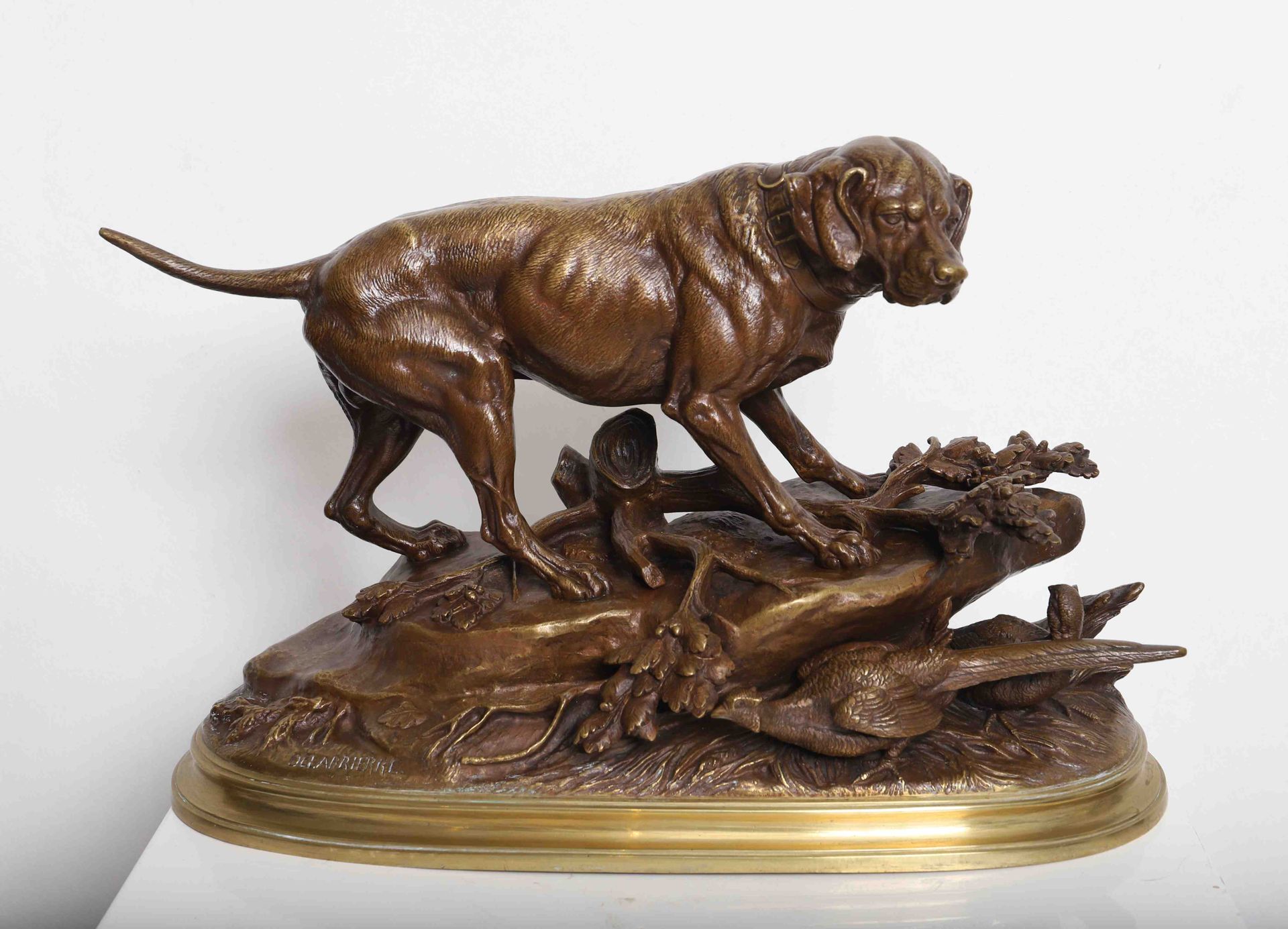 Null 爱德华-德拉布里埃（1829-1910）
野鸡猎犬
青铜雕塑，青铜色泽
底座上有签名
十九世纪
尺寸：高：27；长：45；宽：16.5 厘米