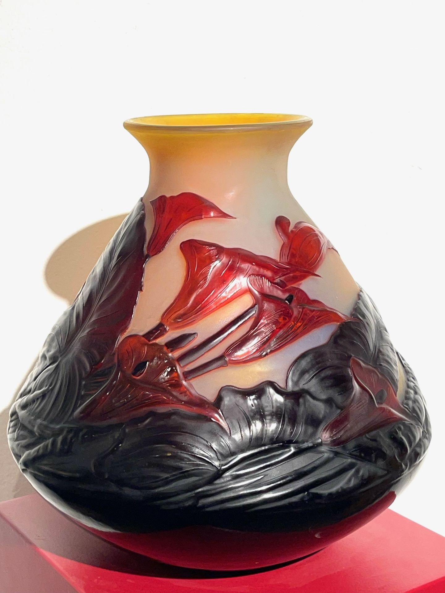 Null GALLE – Exceptionnel Vase aux ARUMS 
Important vase « soufflé moulé » de fo&hellip;