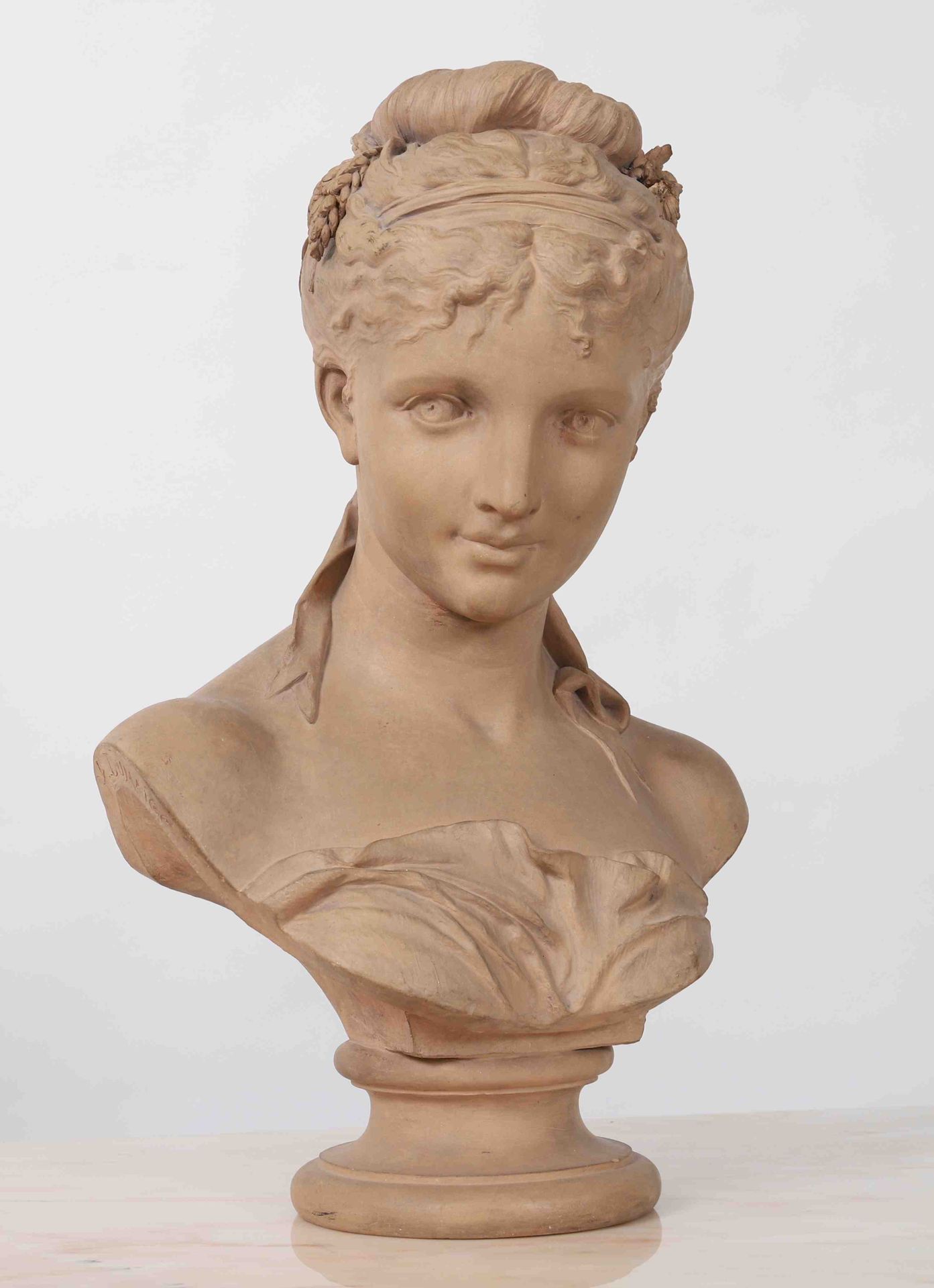 Null Étienne Henri Dumaige (1830-1888)
Elegant buste en terre cuite
Signé "H Dum&hellip;