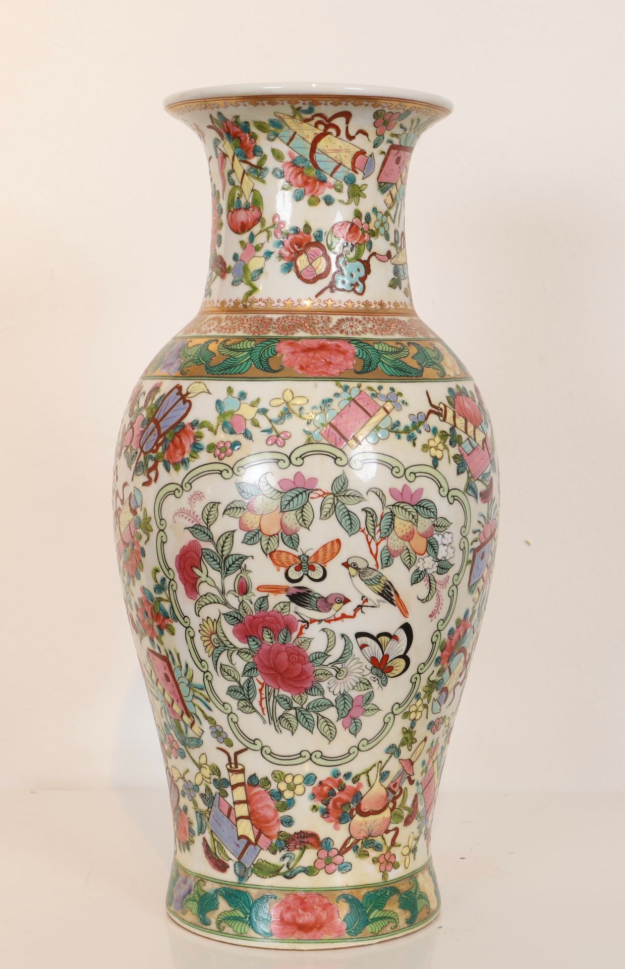 Null Vase - China 
Porcelain and enamel, baluster form, decorated with birds, fl&hellip;