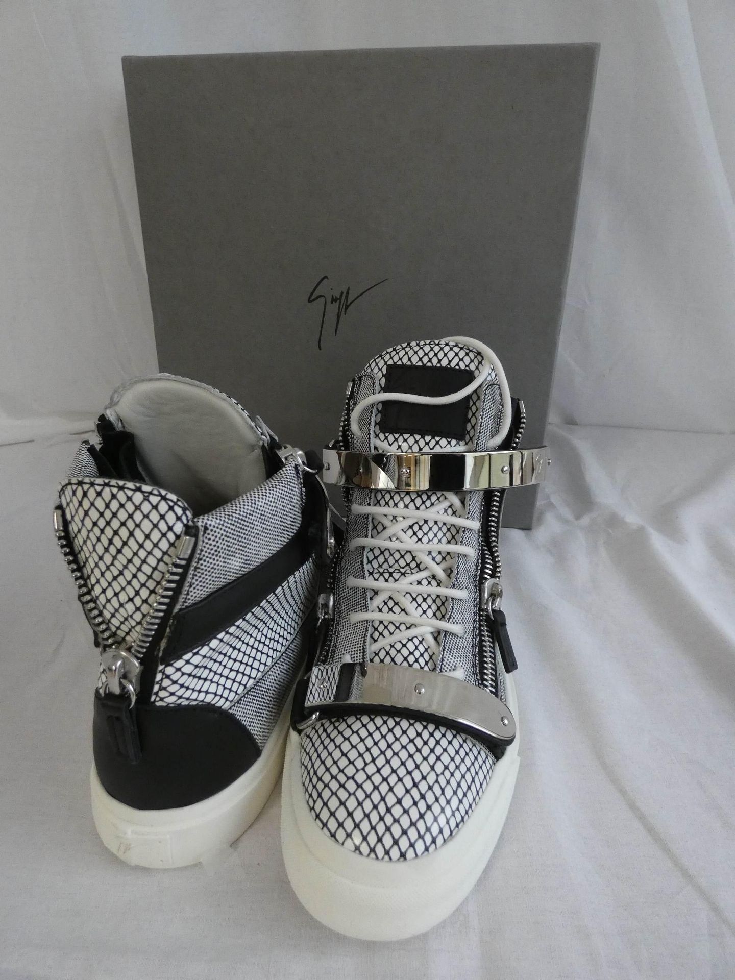 Null 
	 Giuseppe ZANOTTI

Paire de sneakers montantes lacées 'Retriver' en cuir &hellip;