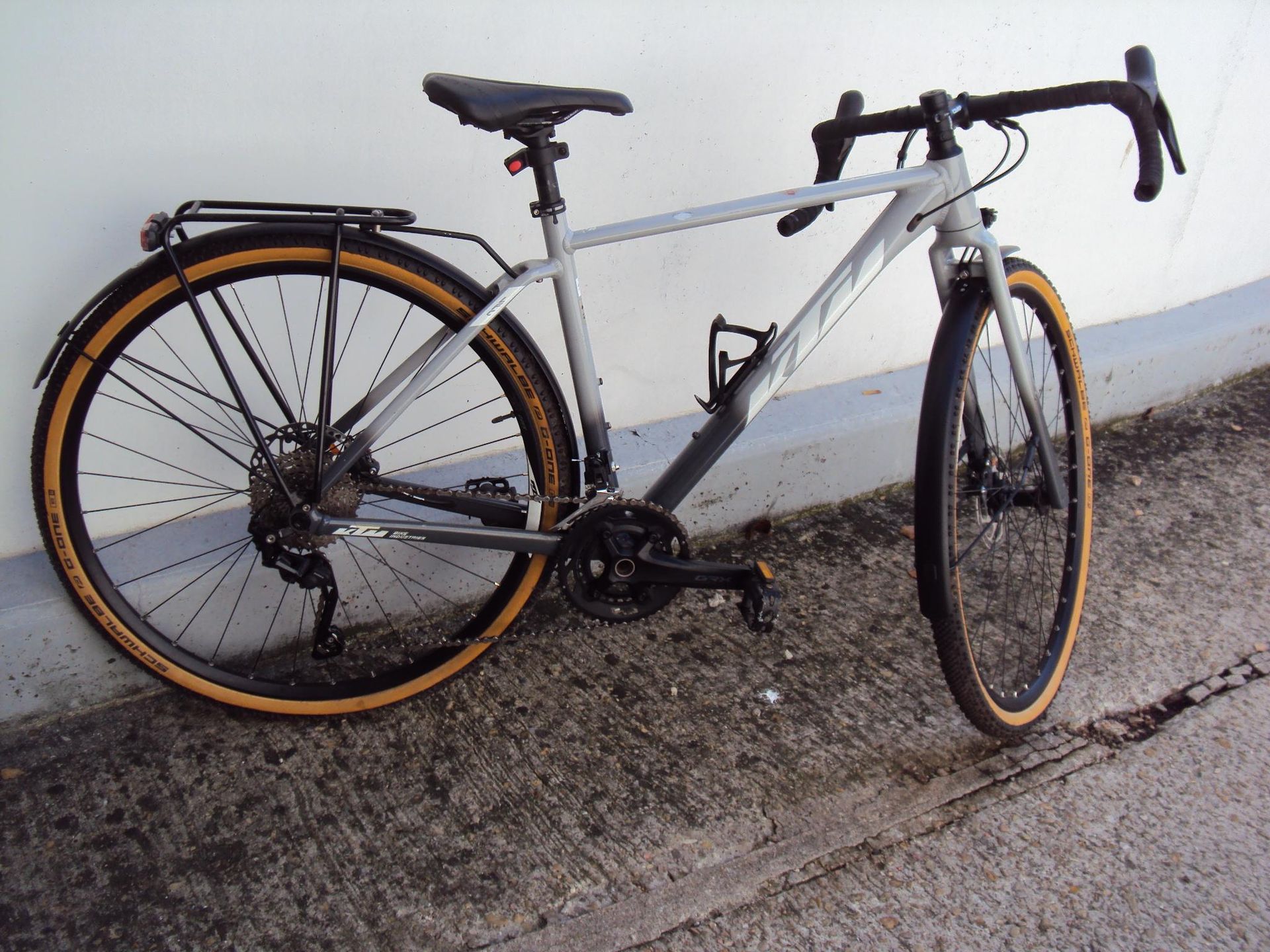 Null 
	 Vélo Gravel KTM Strada 29 gris, cadre fermé, gris, taille 49 XS, potence&hellip;