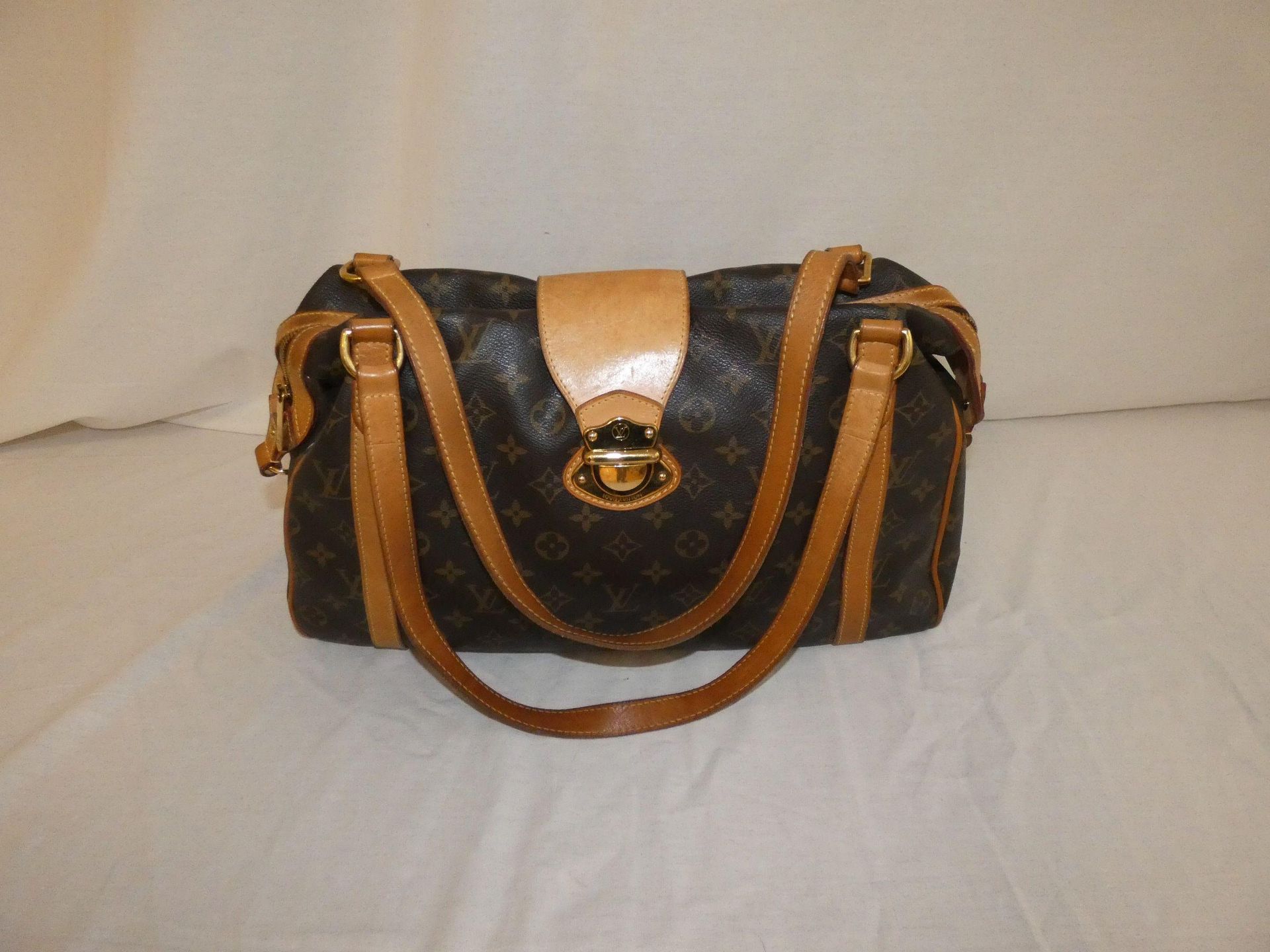 Null 
	Louis VUITTON année 2009

 Sac 'Stresa' 43cm en toile Monogram et cuir na&hellip;