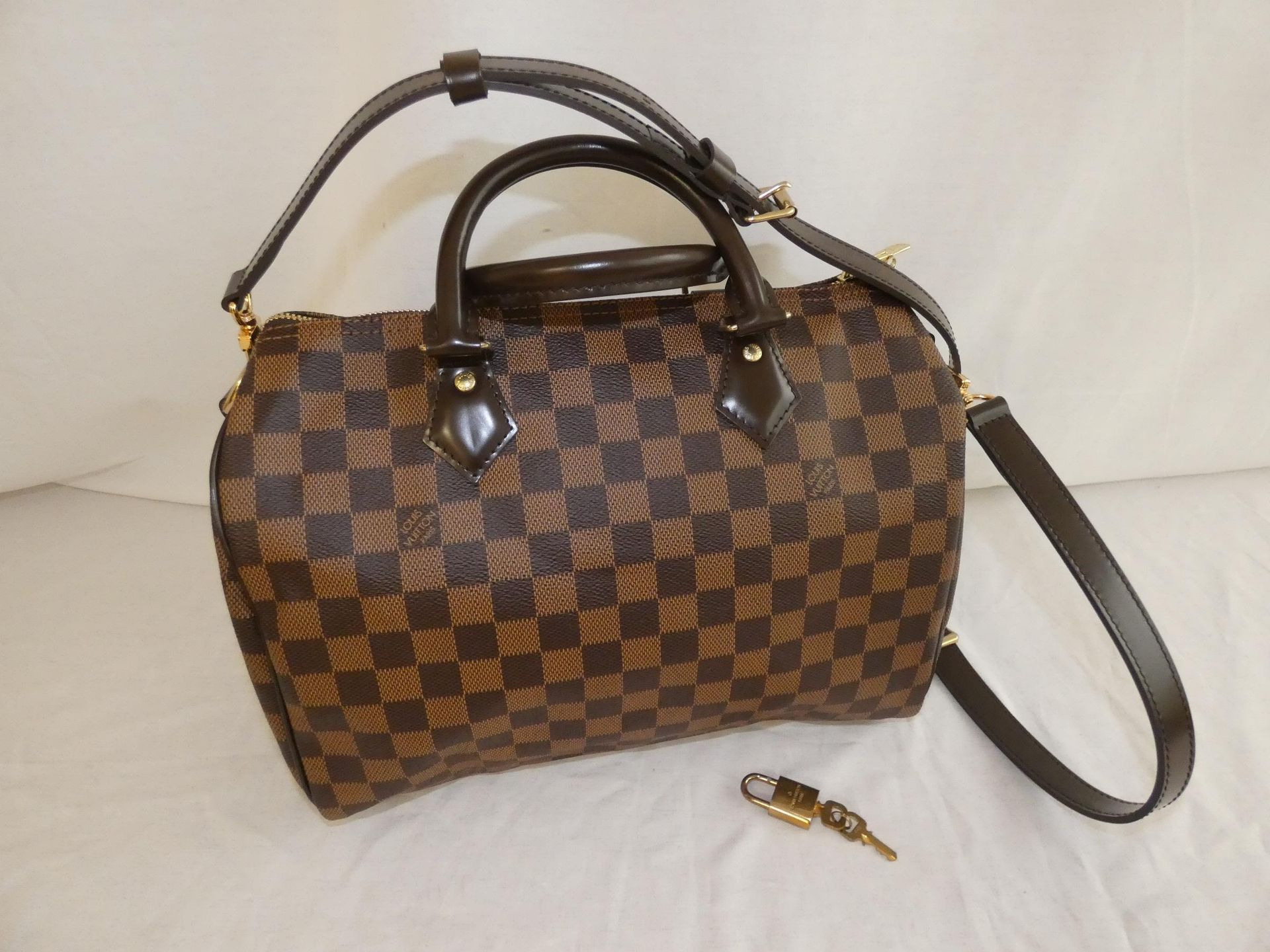 Null 
	Louis VUITTON année 2015

Sac 'Speedy Bandoulière' 30cm en toile damier é&hellip;