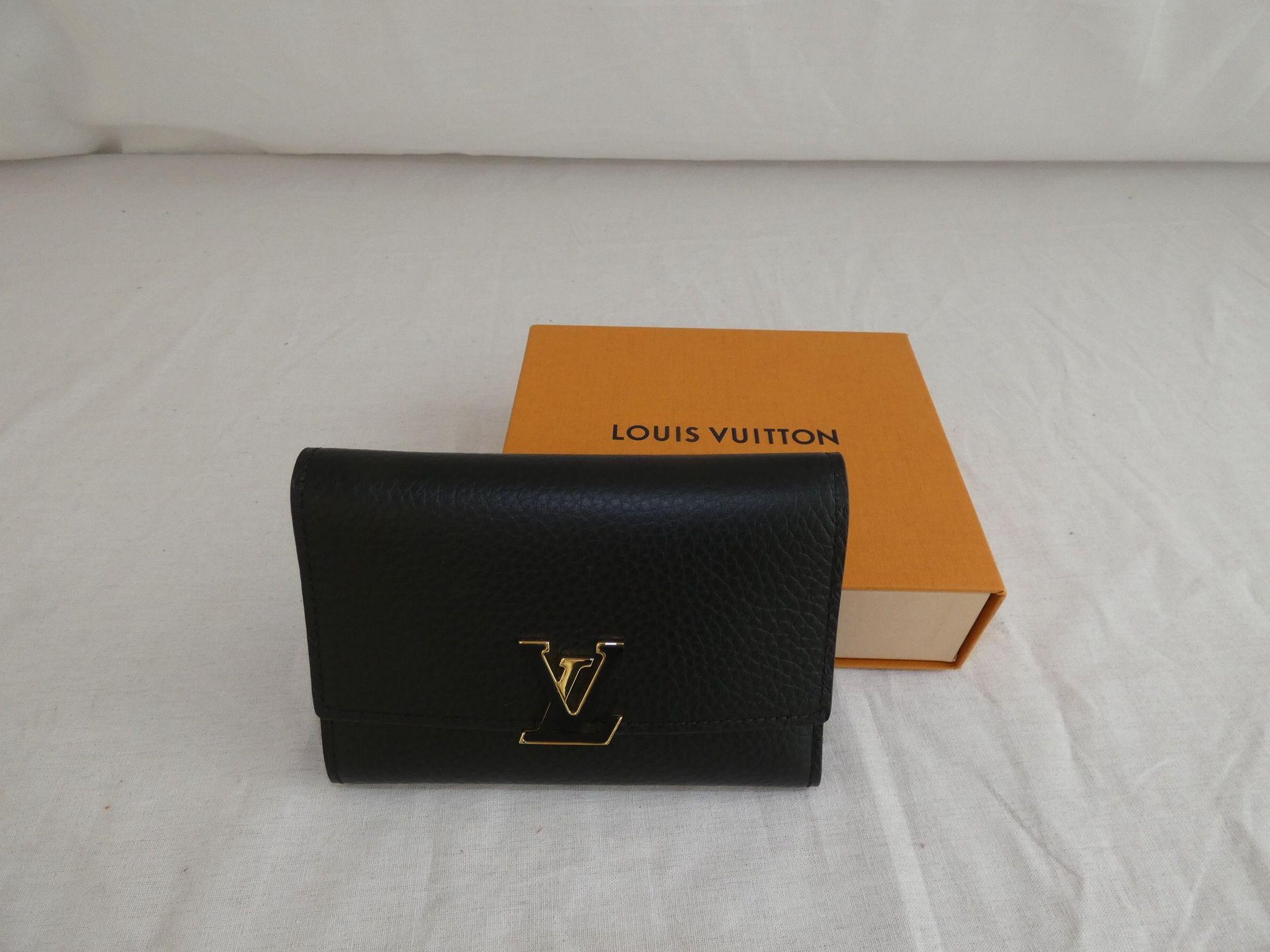 Louis VUITTON year 2019 Compact wallet 'Capucines' in b…