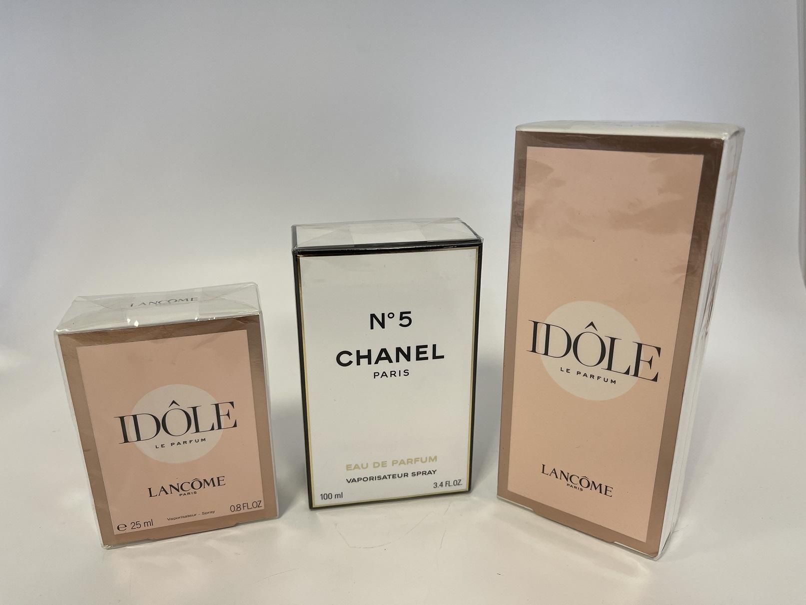 Null 
	Un lot de parfums pour femme comprenant : 

	 - 2 parfums Idôle de LANCOM&hellip;