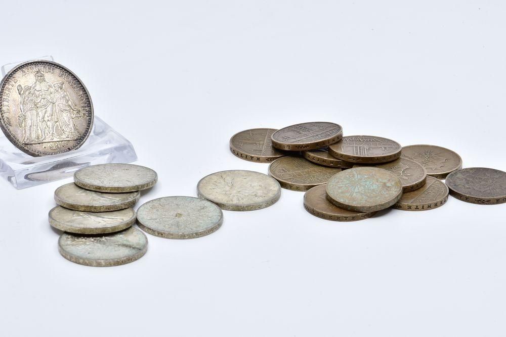 Null 
 10法郎海格力斯硬币，1970年。

 银，900/°°

 


 
重量：24.97g。
	 

 1962年、1963年和1965年的六枚5&hellip;