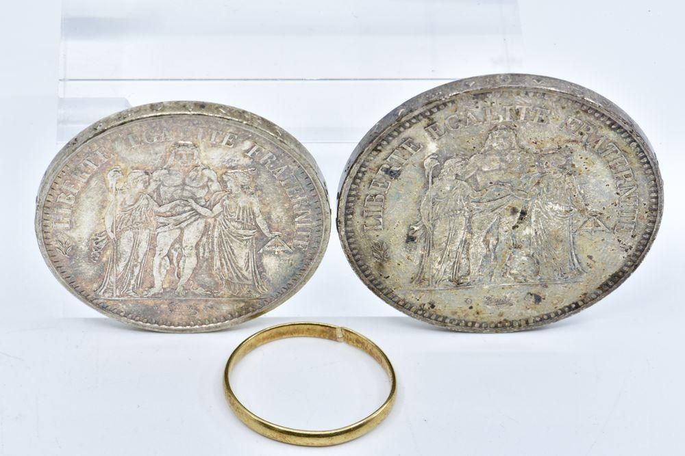 Null 
[


碎片。

18K黄金，750/°°

重量：1.9g。


50法郎硬币，Hercules，1979年。

银900/°°

重量：30克。&hellip;