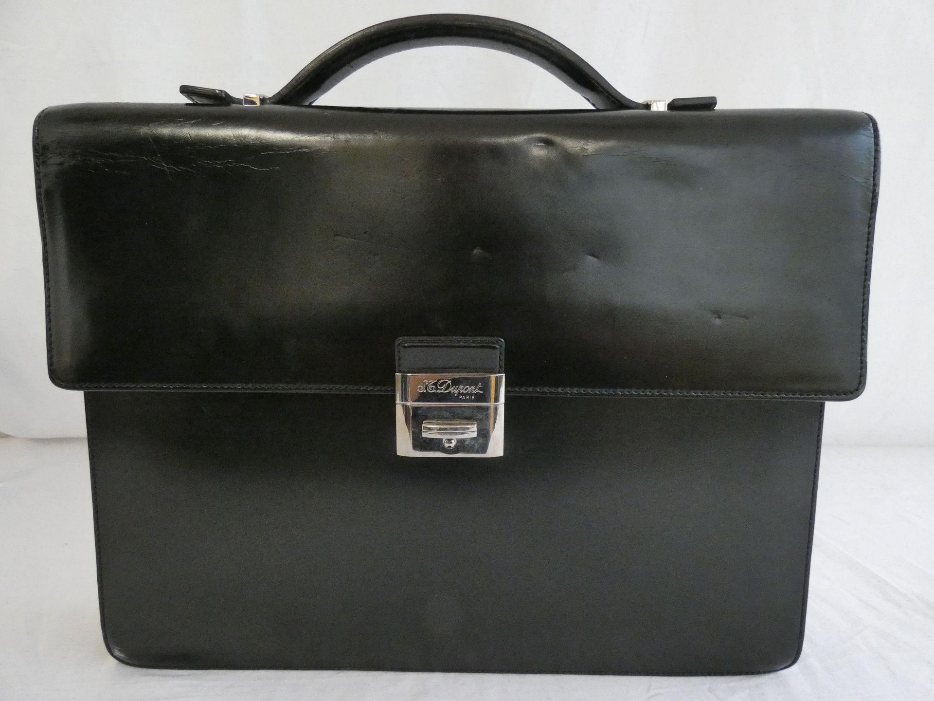 Null 
	S.T.DUPONT

Briefcase 38cm in black calfskin, silver plated lock clasp, h&hellip;