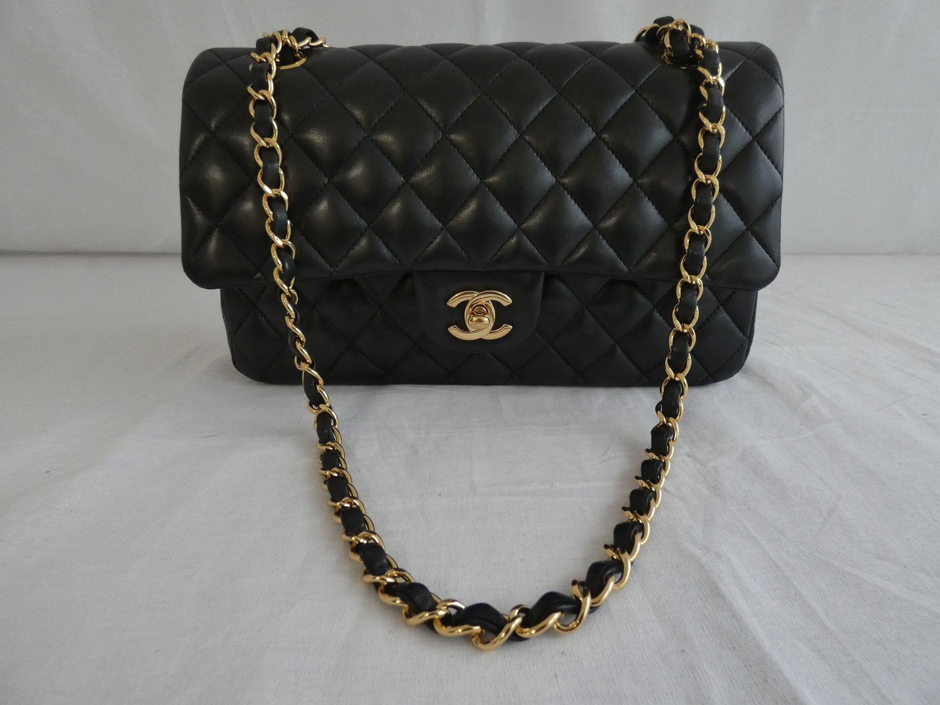 Null 
	CHANEL circa 2014

'Classique' bag 25cm in black quilted lambskin leather&hellip;