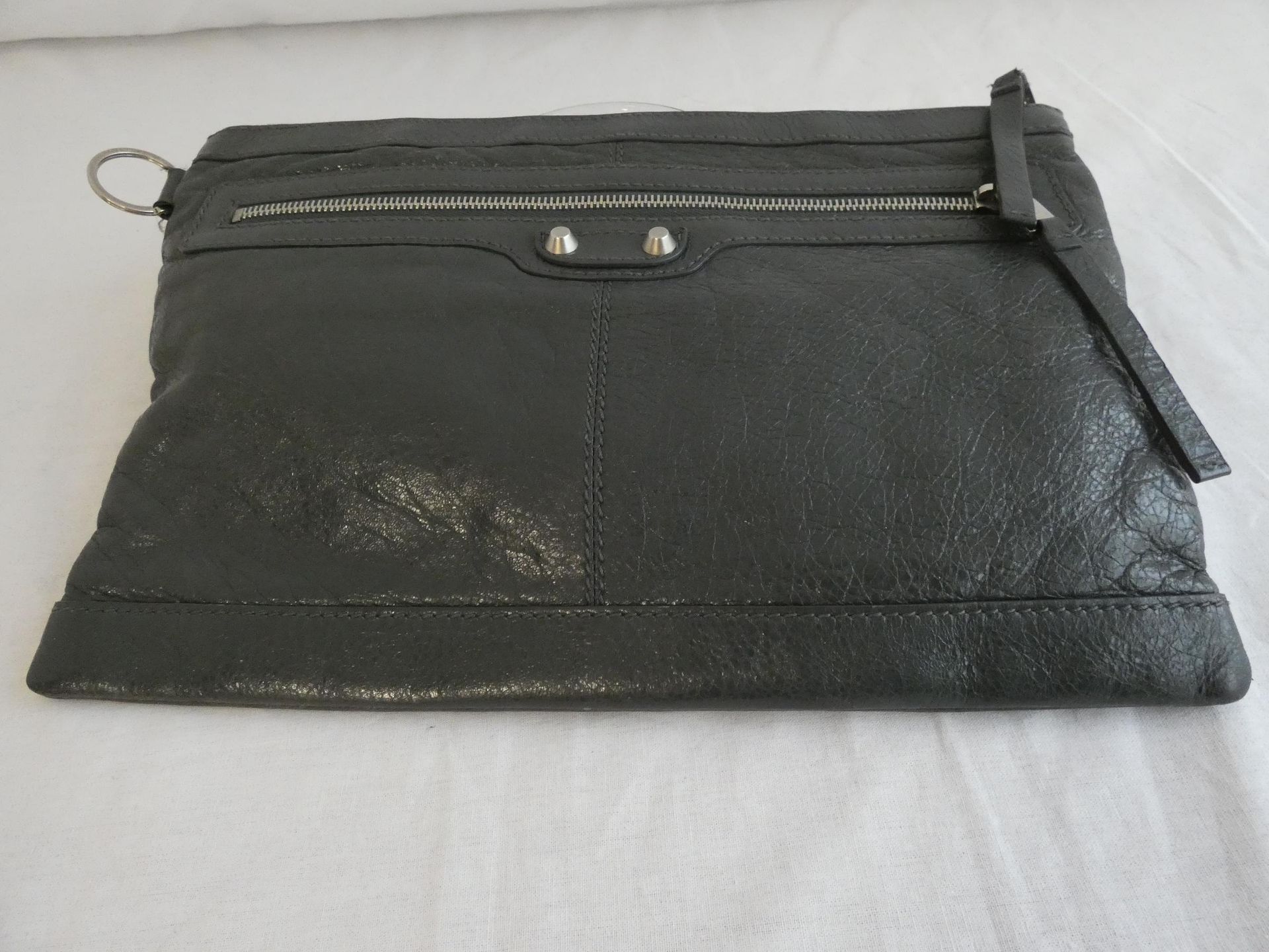 Null 
	BALENCIAGA

'Classic' clutch bag in anthracite goat, zipper closure, outs&hellip;