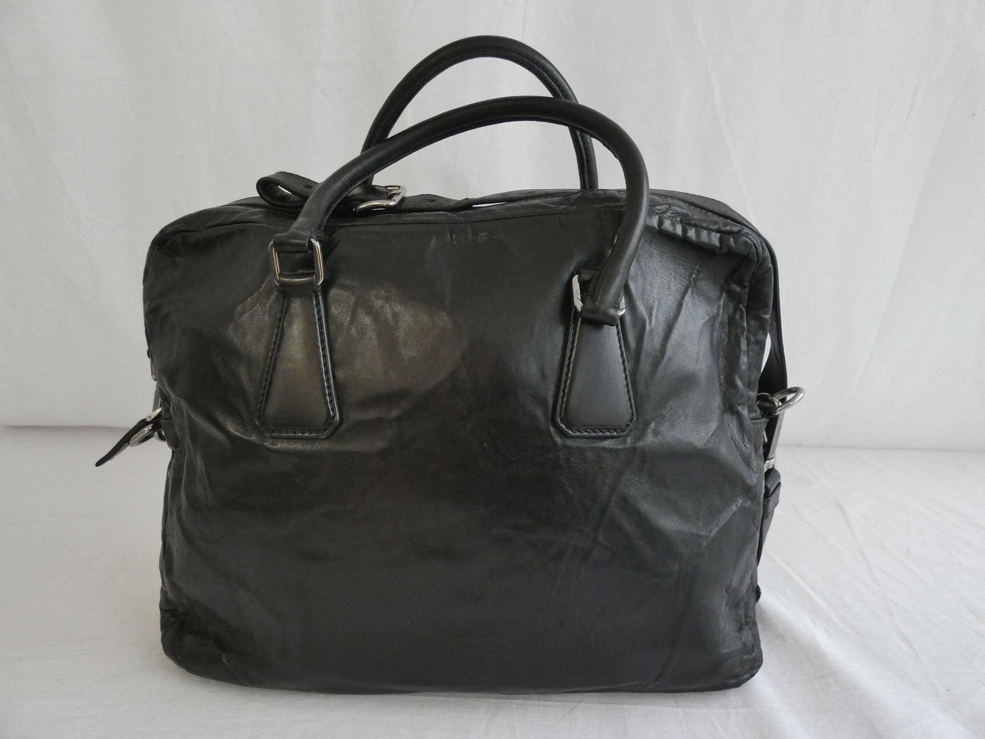 Null 
	PRADA

Briefcase 35cm in black lambskin leather, zipper, double handle, o&hellip;