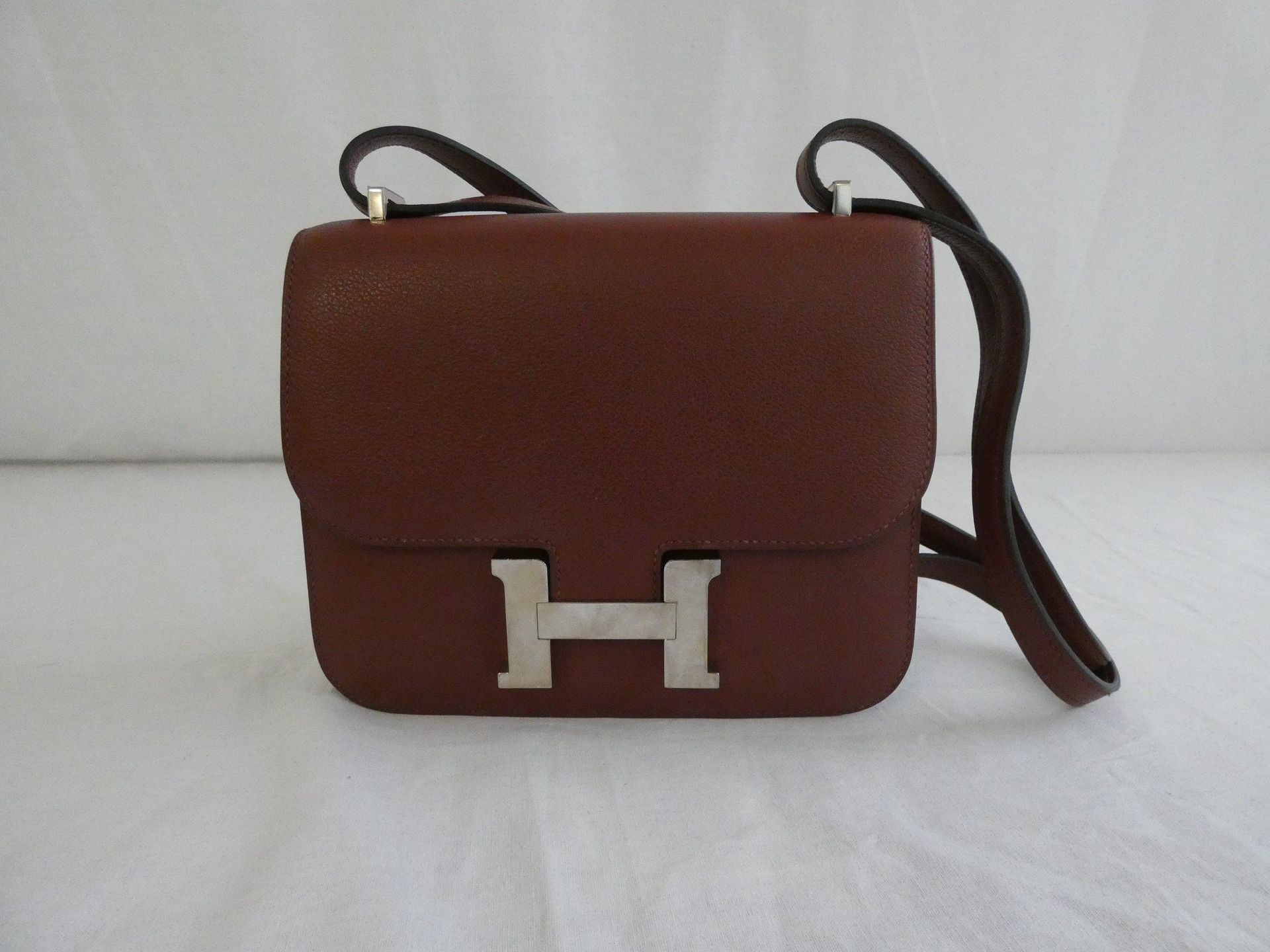 Null 
	HERMES París made in France año 2018

Bolso 'Constance III' mini de 19cm &hellip;