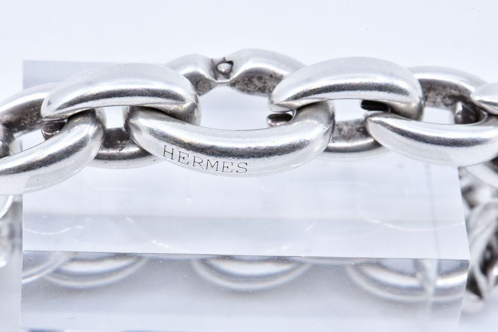 Null 
	 Hermès

Bracelet à maillons ovales, signé.

Poinçon Minerve.

Argent 925&hellip;
