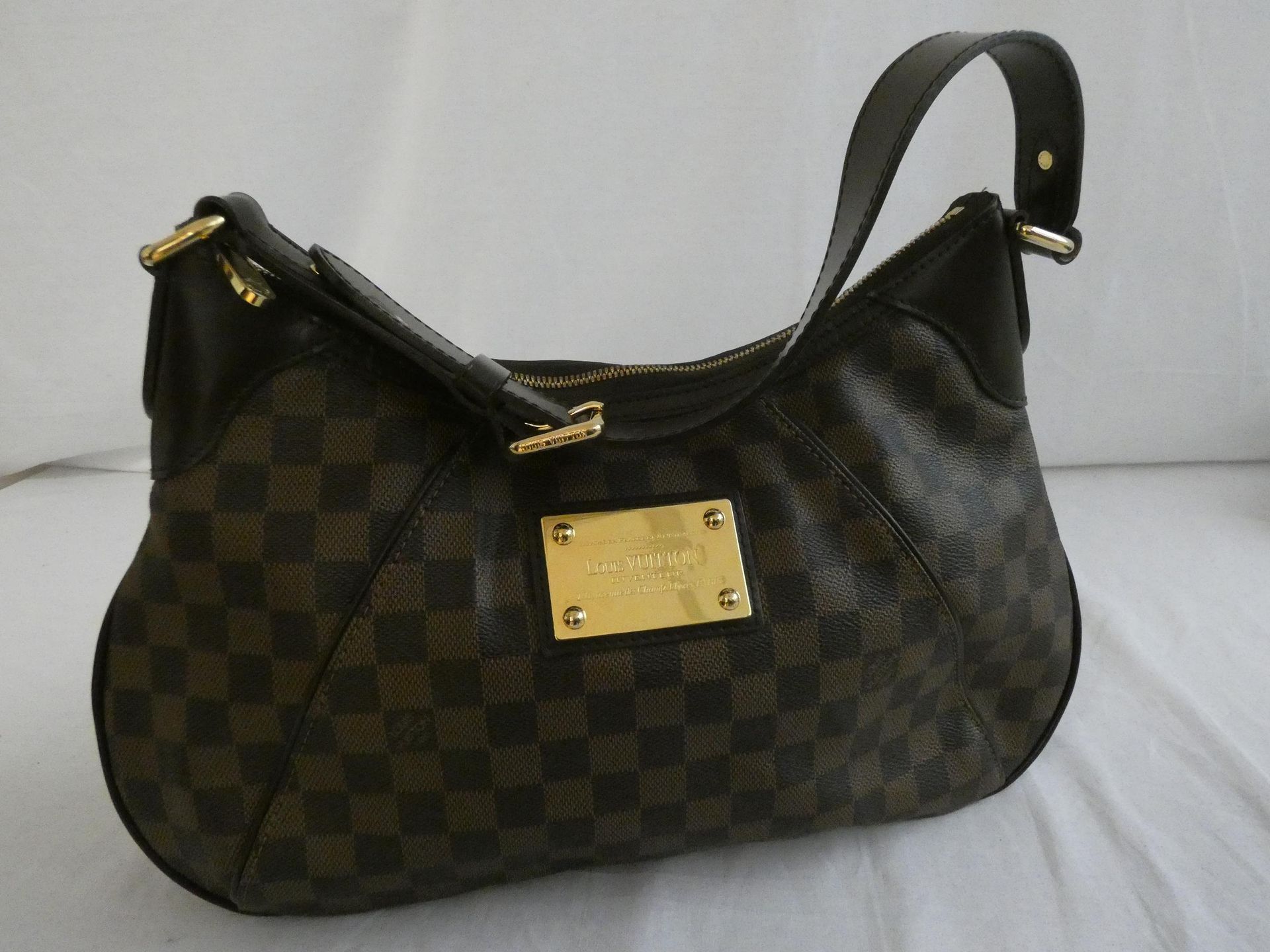 Null 
	Louis VUITTON year 2009

Bag 'Thames' 39cm in ebony checkerboard canvas a&hellip;